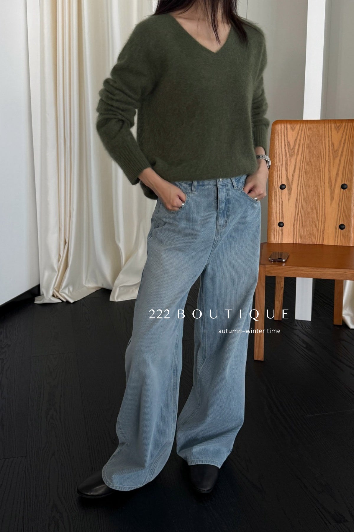 18a33 V-neck cashmere sweater