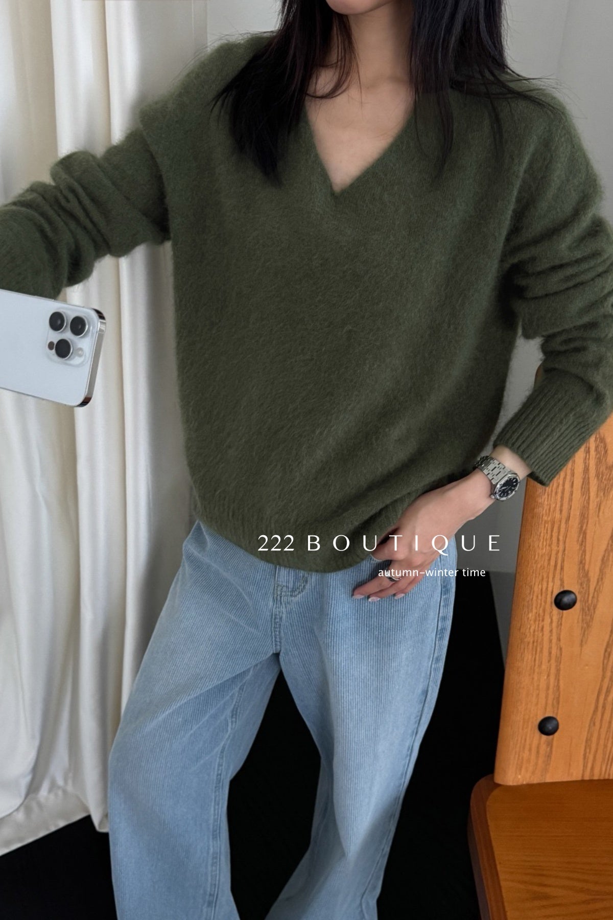18a33 V-neck cashmere sweater