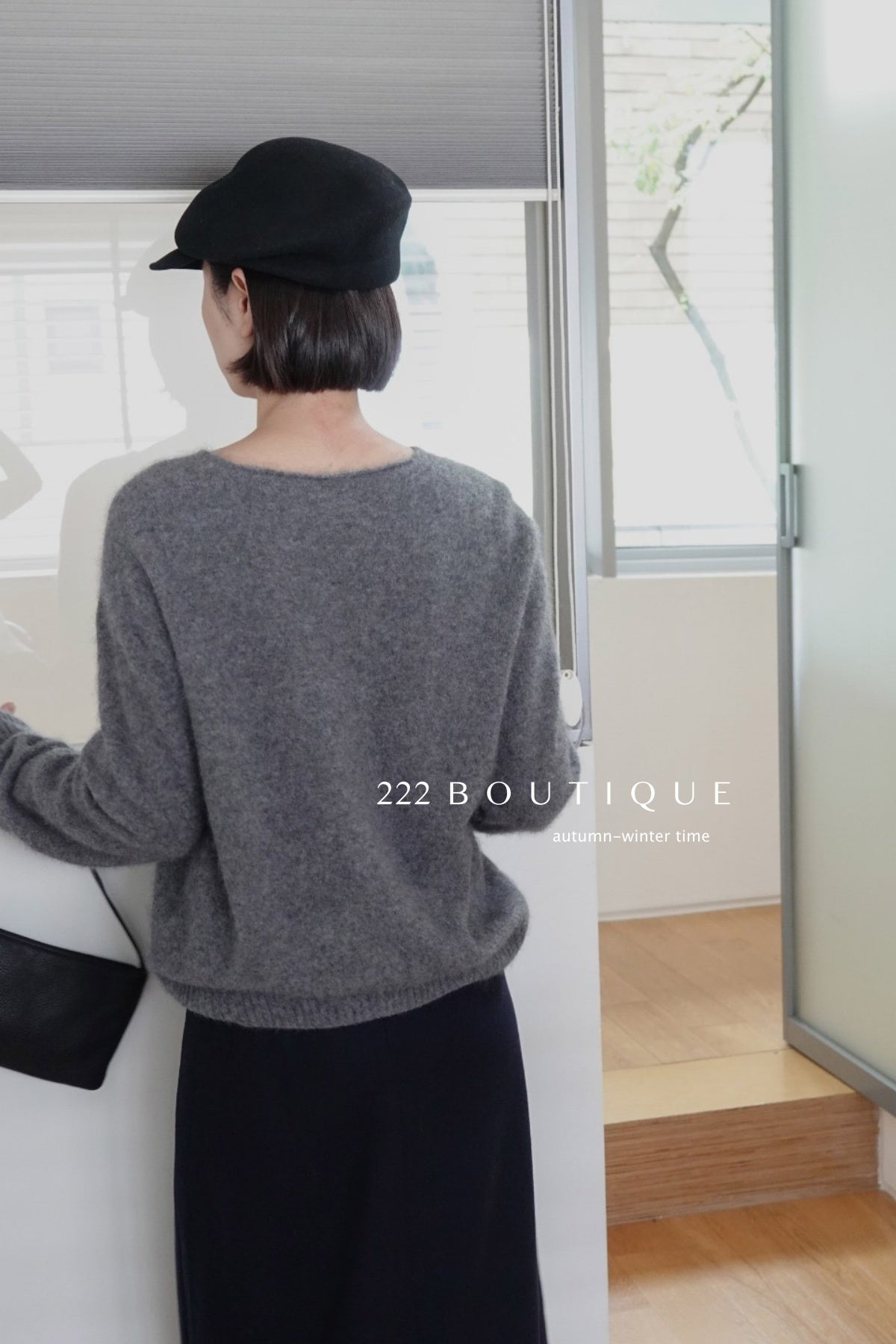 18a33 V-neck cashmere sweater