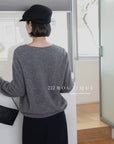 18a33 V-neck cashmere sweater