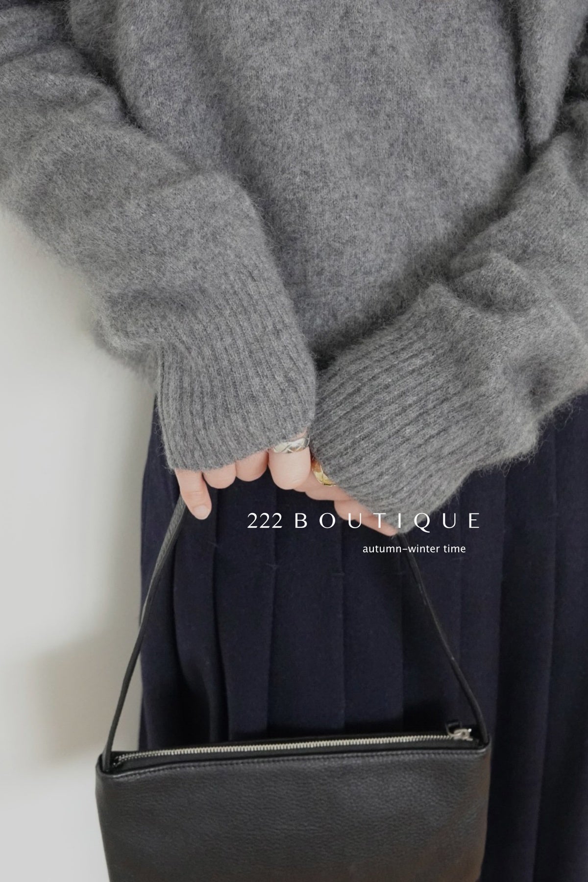 18a33 V-neck cashmere sweater