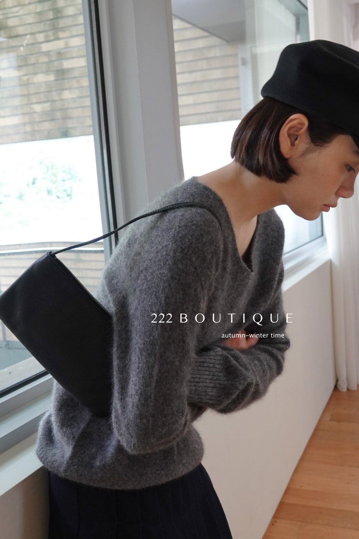 18a33 V-neck cashmere sweater