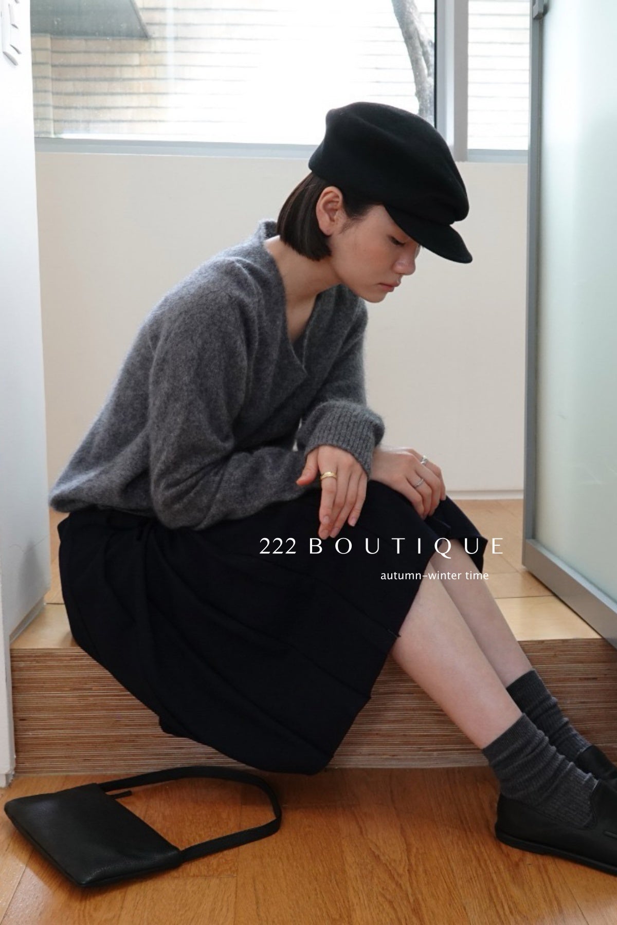 18a33 V-neck cashmere sweater