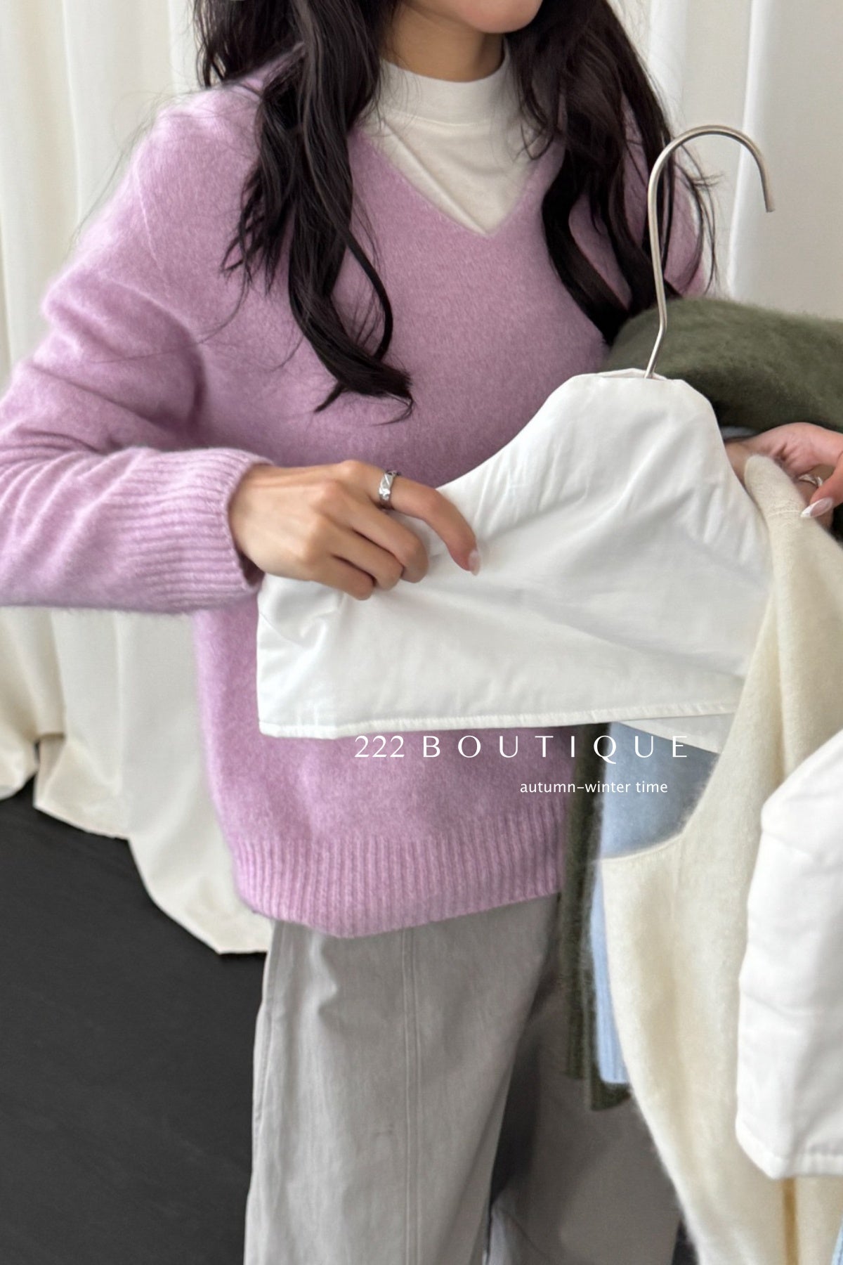 18a33 V-neck cashmere sweater