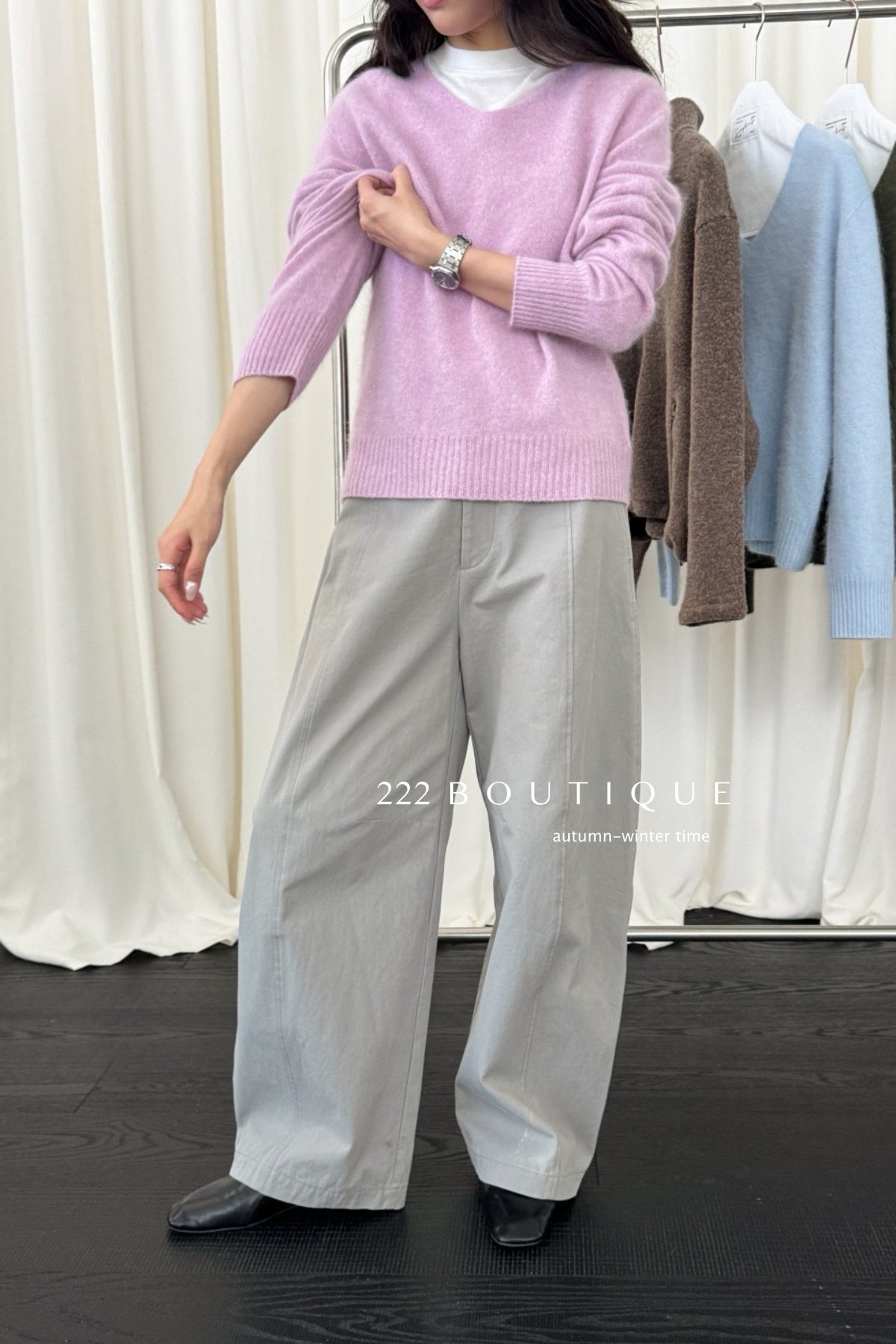 18a33 V-neck cashmere sweater