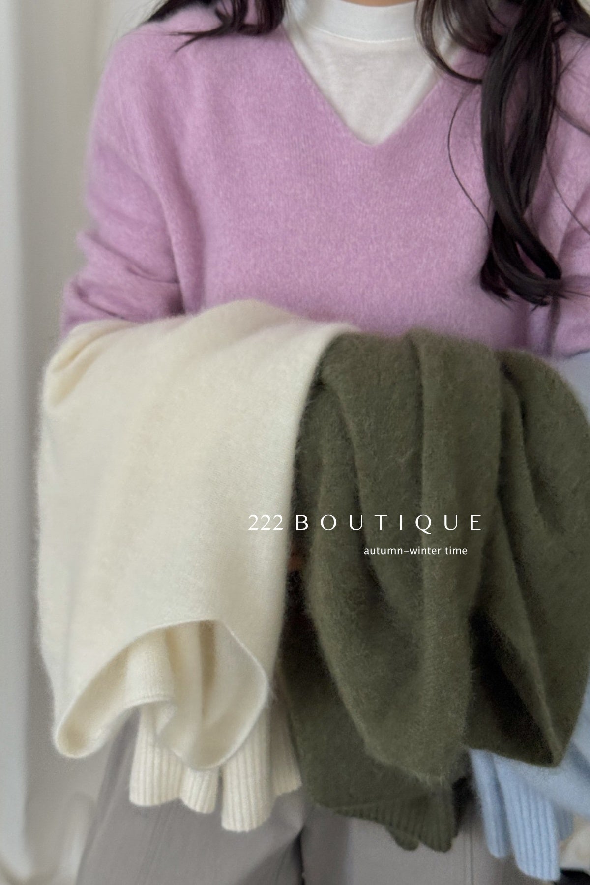 18a33 V-neck cashmere sweater