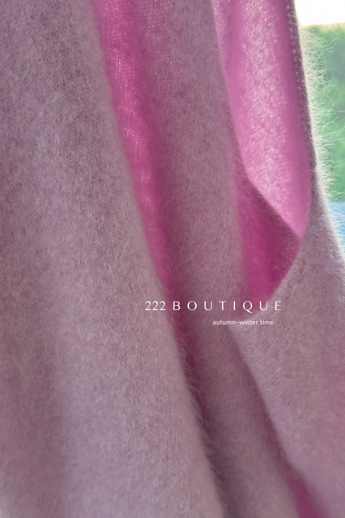 18a33 V-neck cashmere sweater