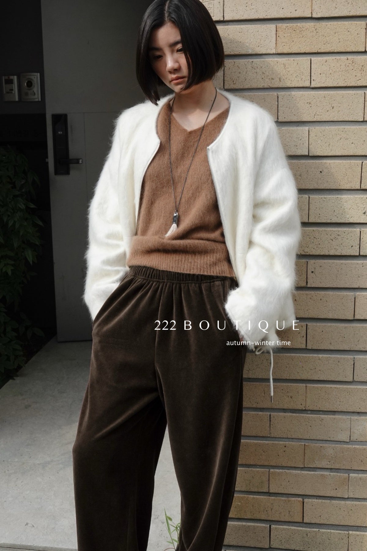 18a33 V-neck cashmere sweater