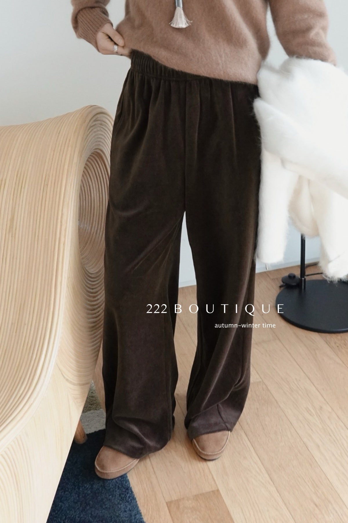 18a33 V-neck cashmere sweater