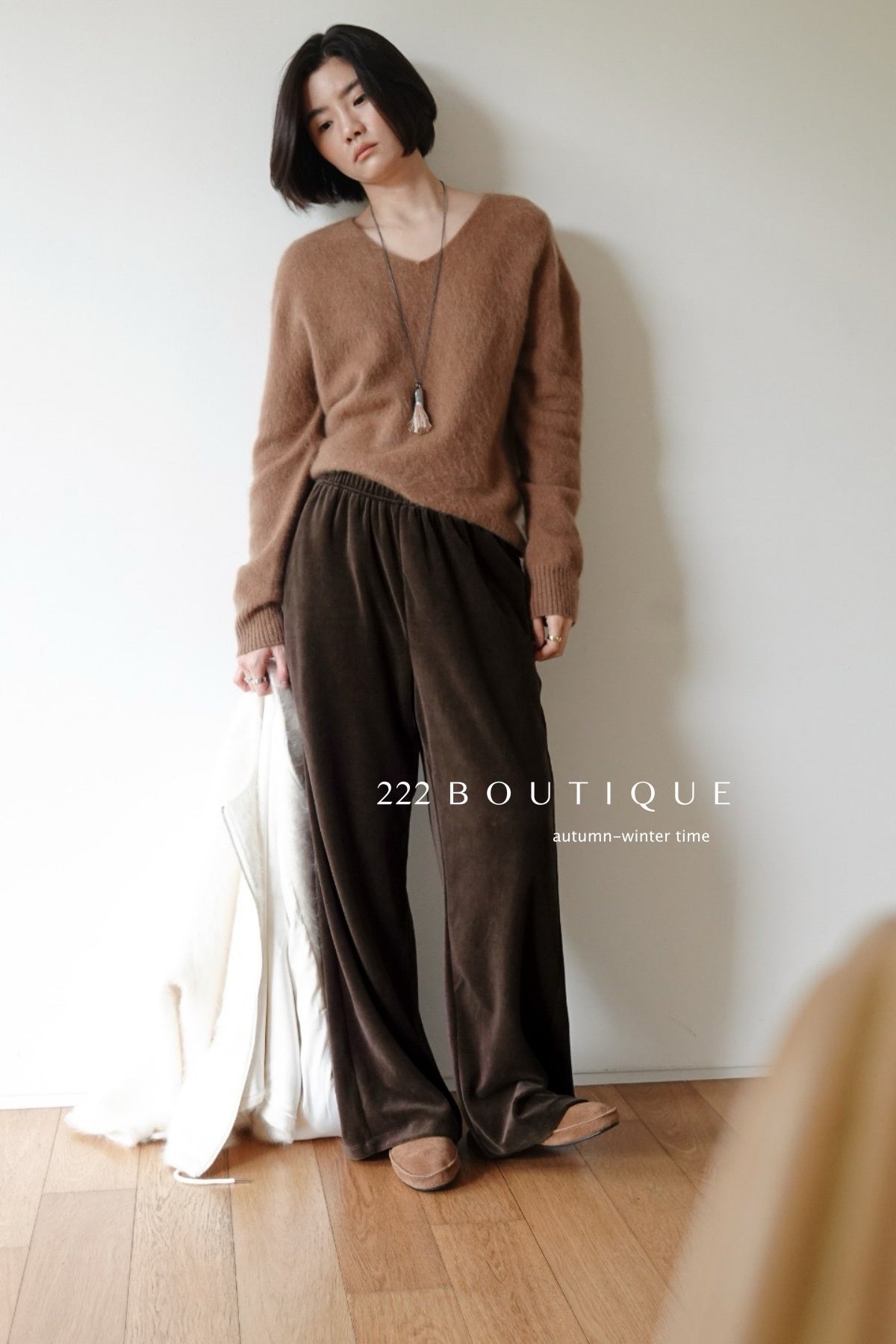 18a33 V-neck cashmere sweater