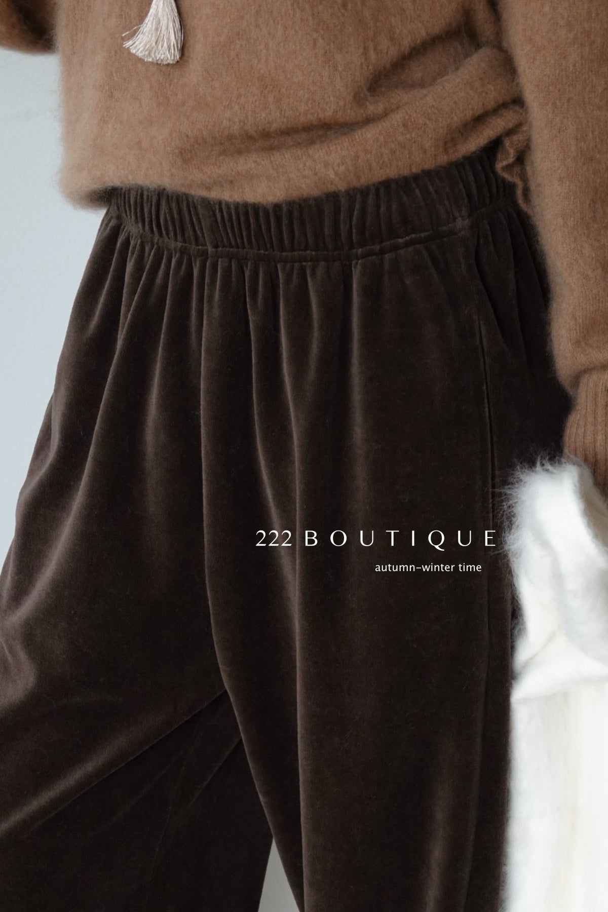 18a33 V-neck cashmere sweater