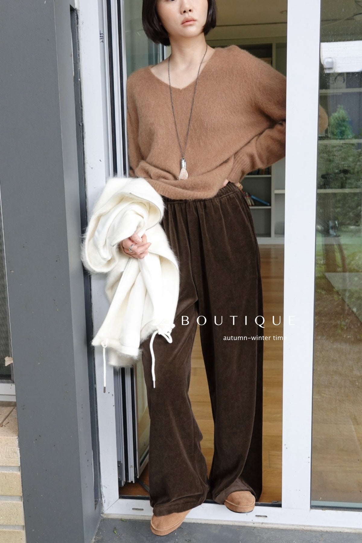 18a33 V-neck cashmere sweater