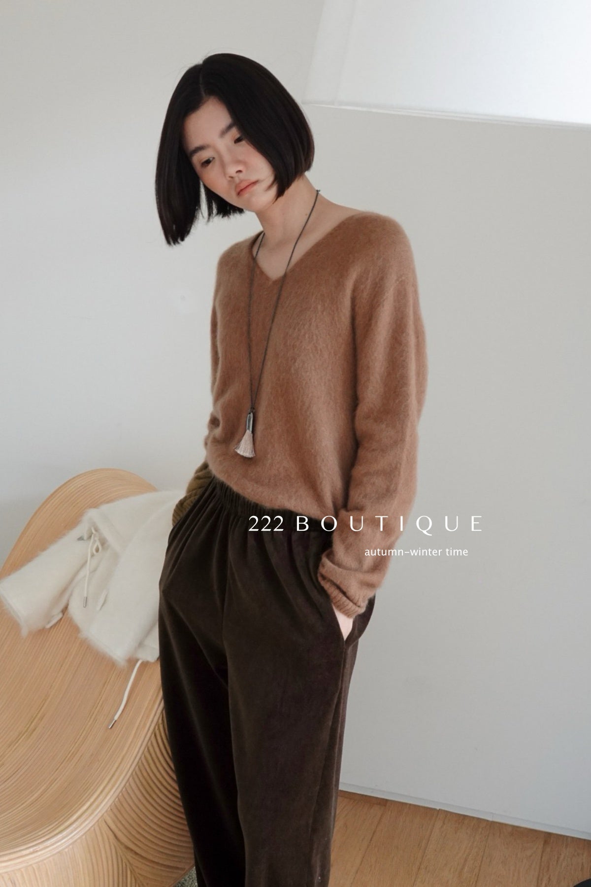 18a33 V-neck cashmere sweater