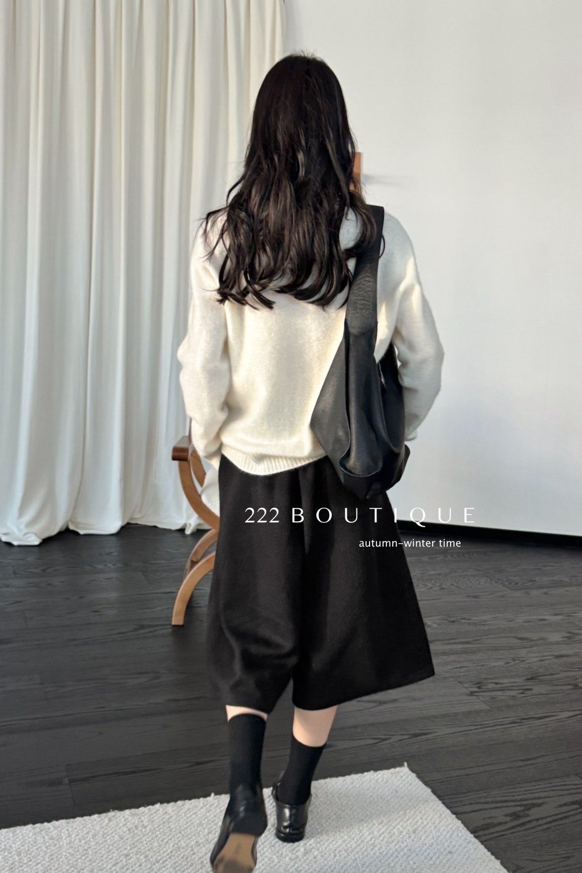 18a33 V-neck cashmere sweater