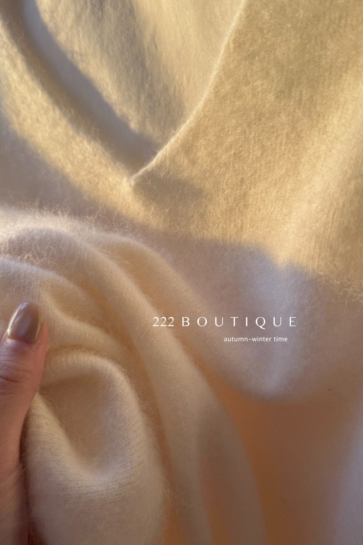 18a33 V-neck cashmere sweater