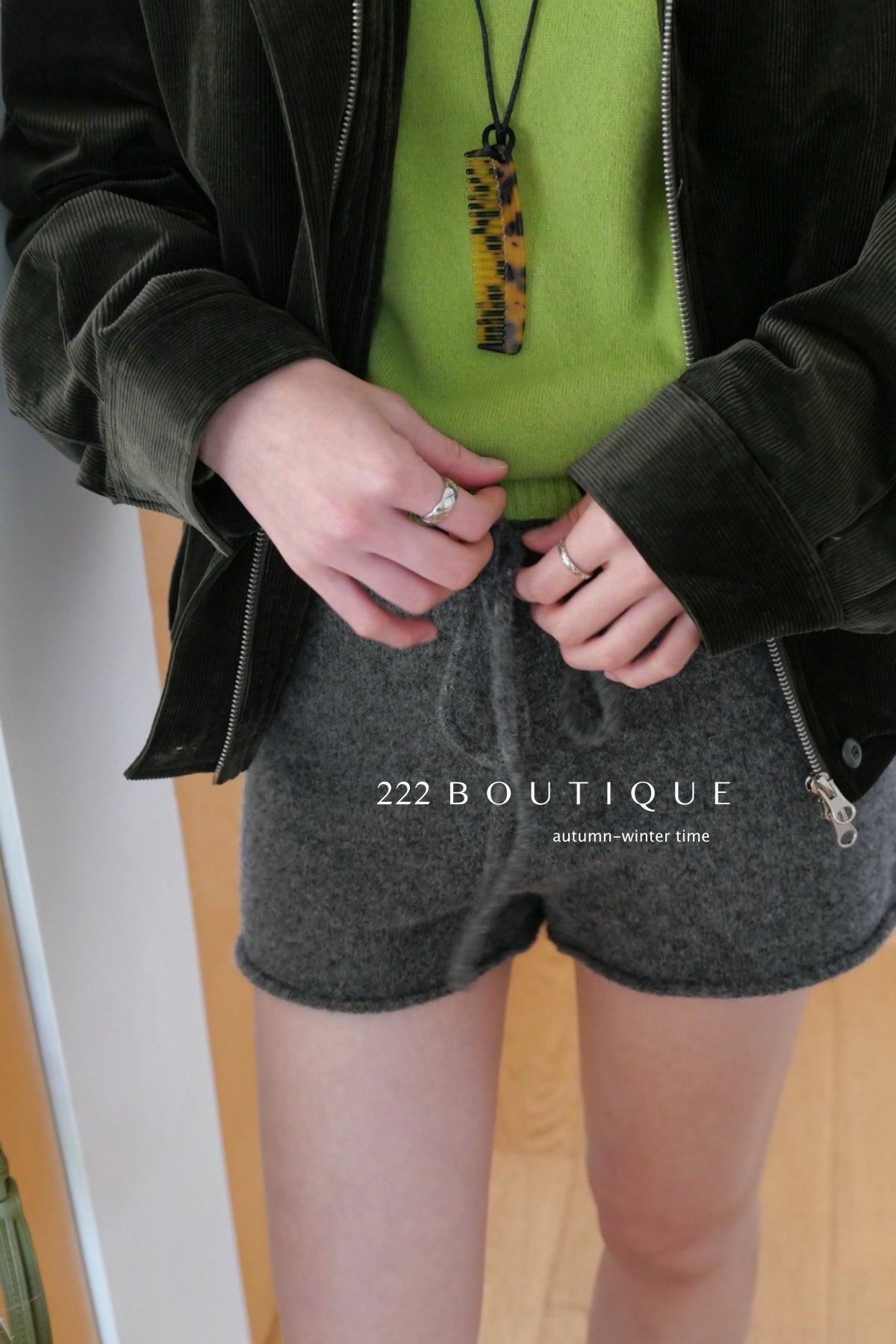 18q12 Knit shorts