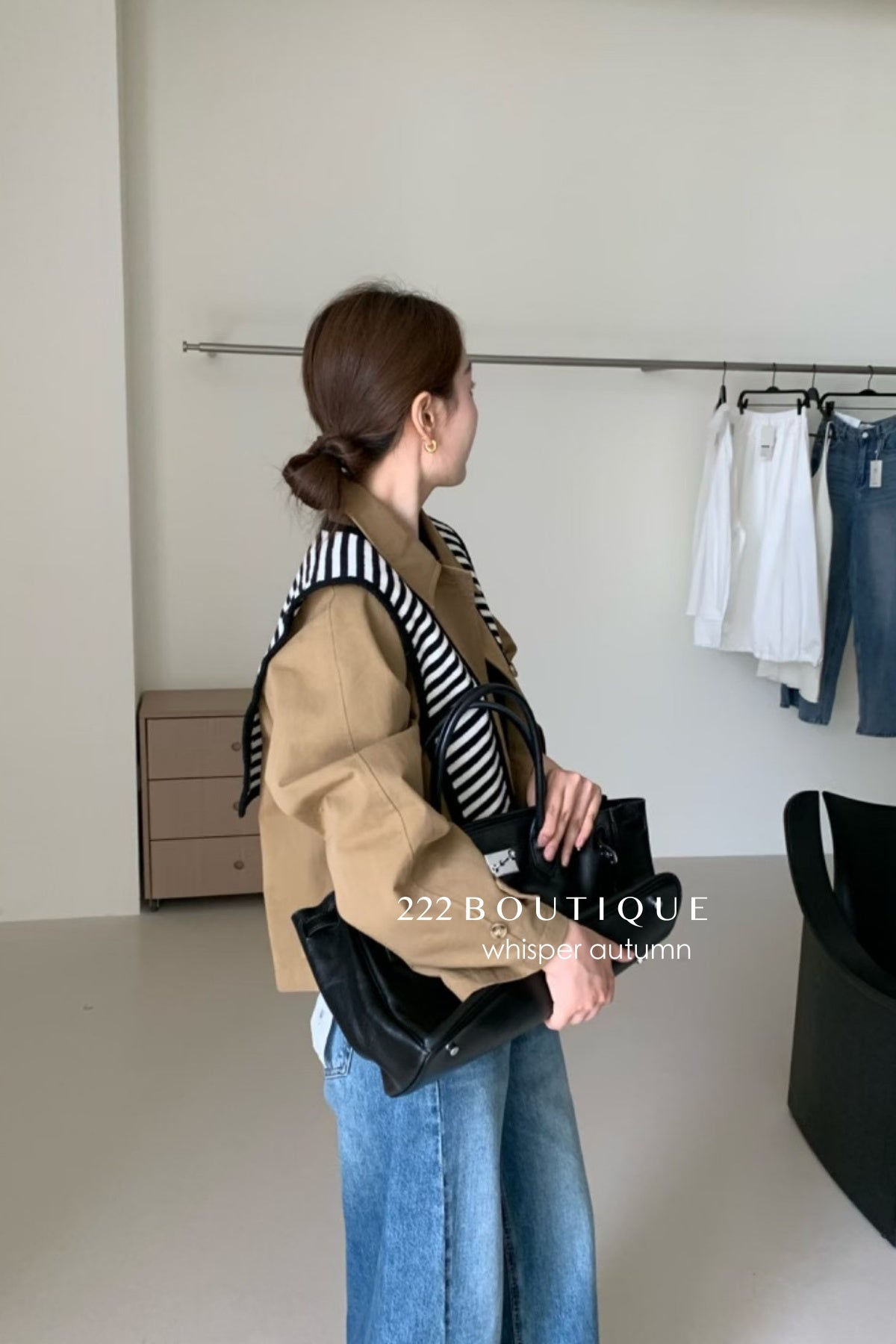 17a63 Suede trench-style jacket with classic collar and scarf