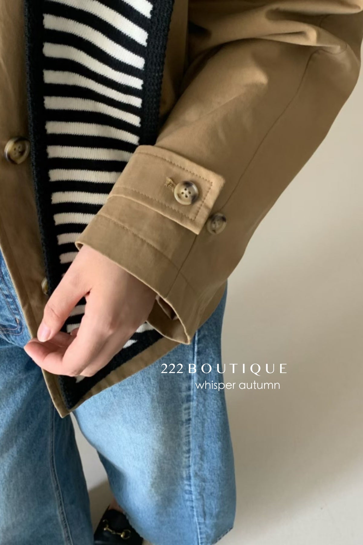 17a63 Suede trench-style jacket with classic collar and scarf