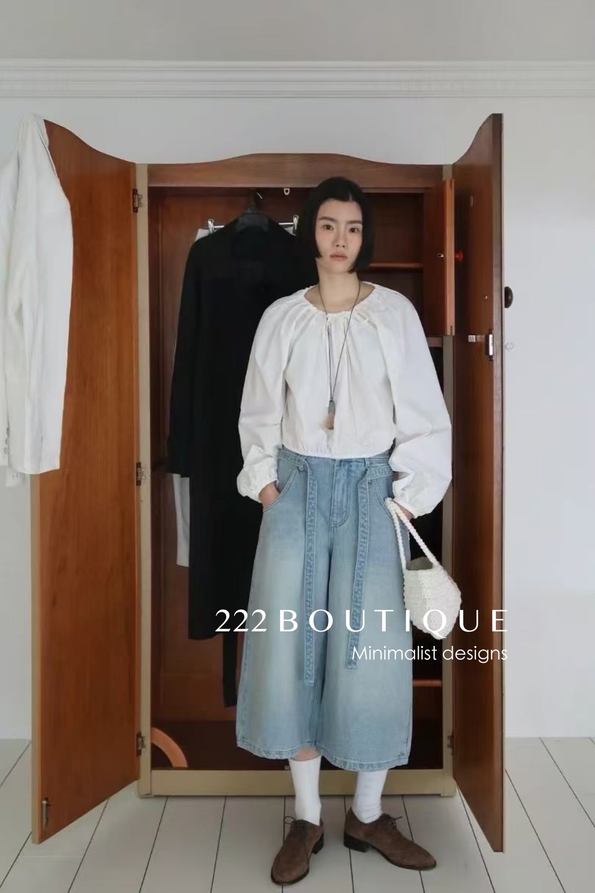 12Q56 Cropped Denim Jeans for Summer