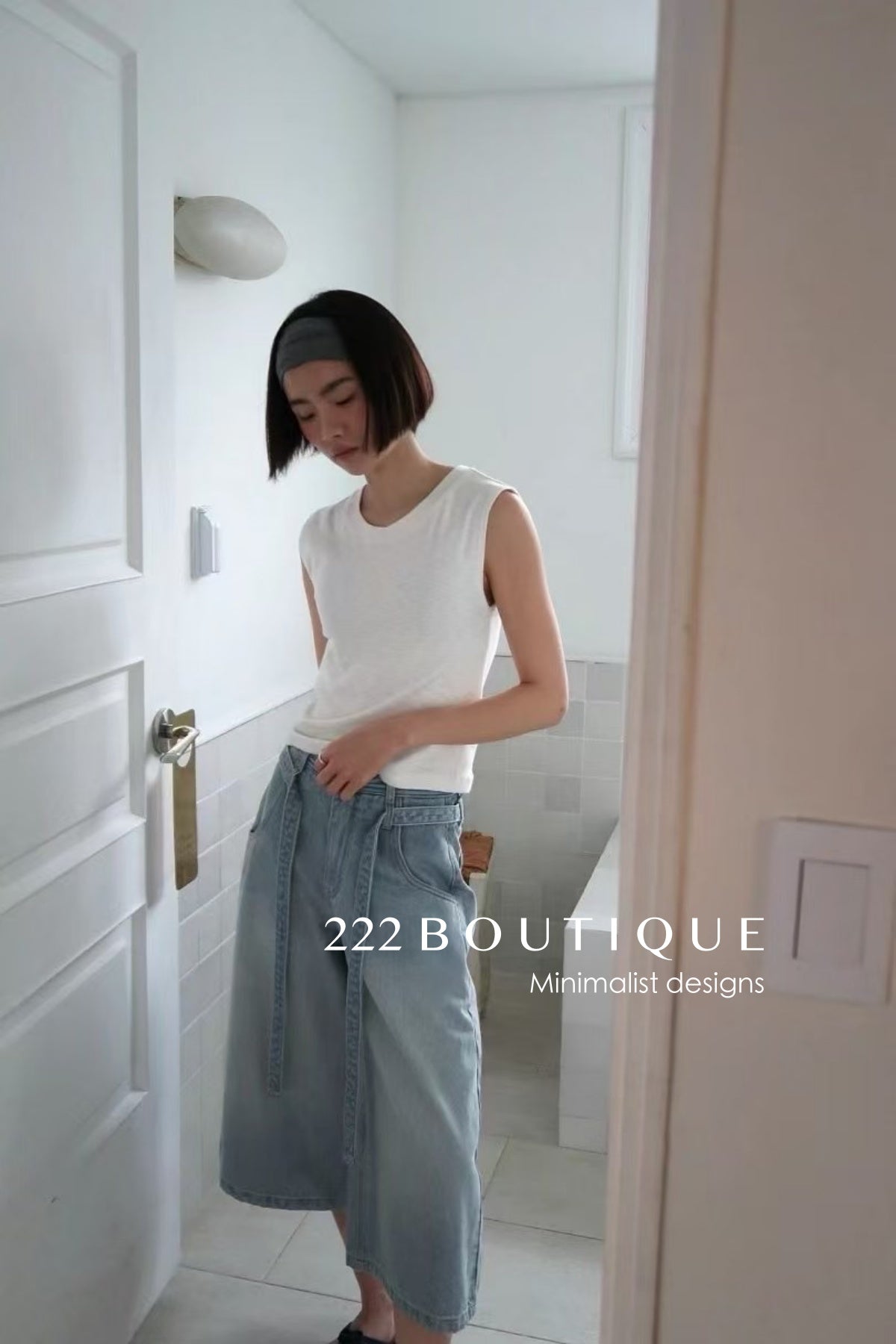 12Q56 Cropped Denim Jeans for Summer