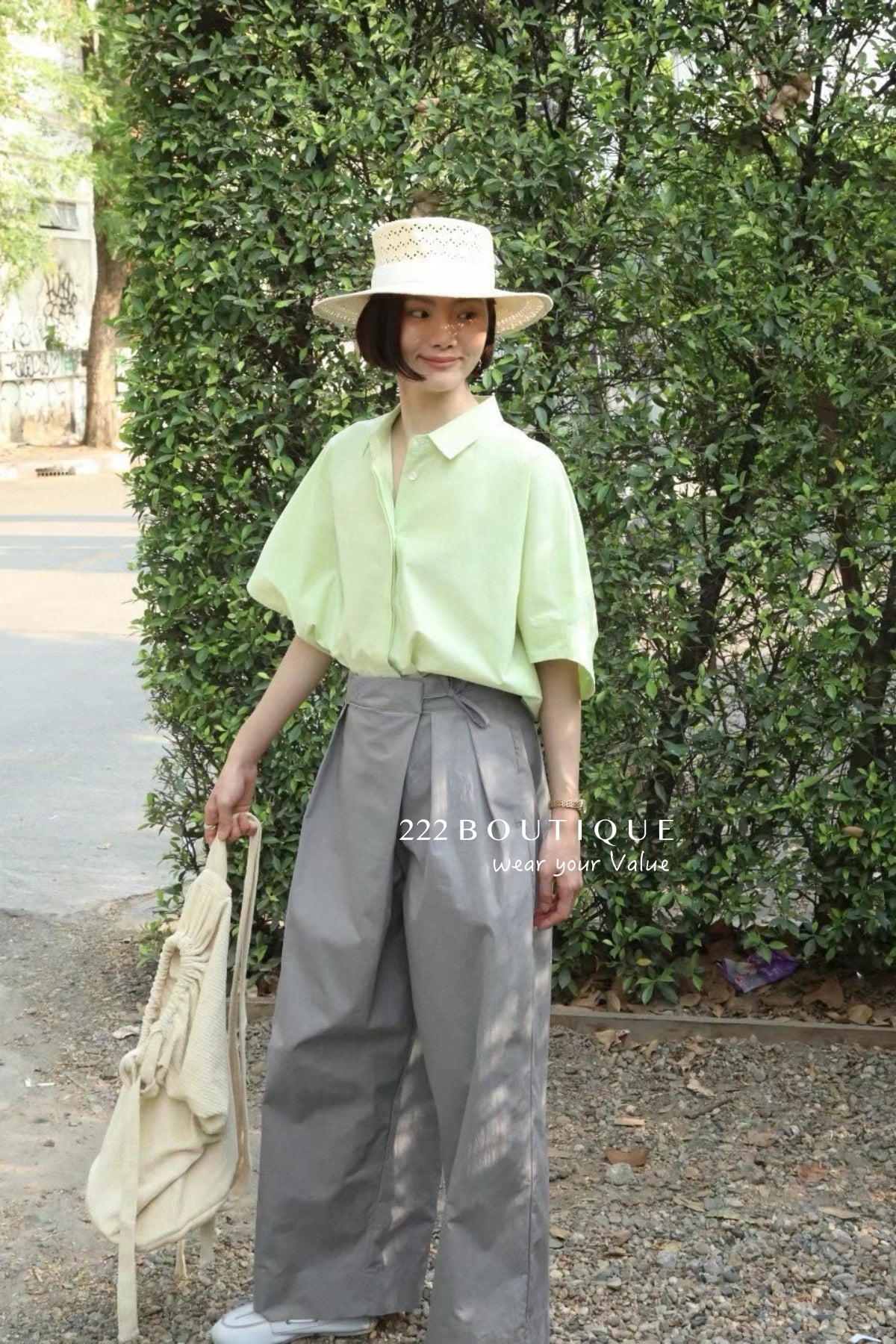 13q25 Long wide-leg pants with front overlay