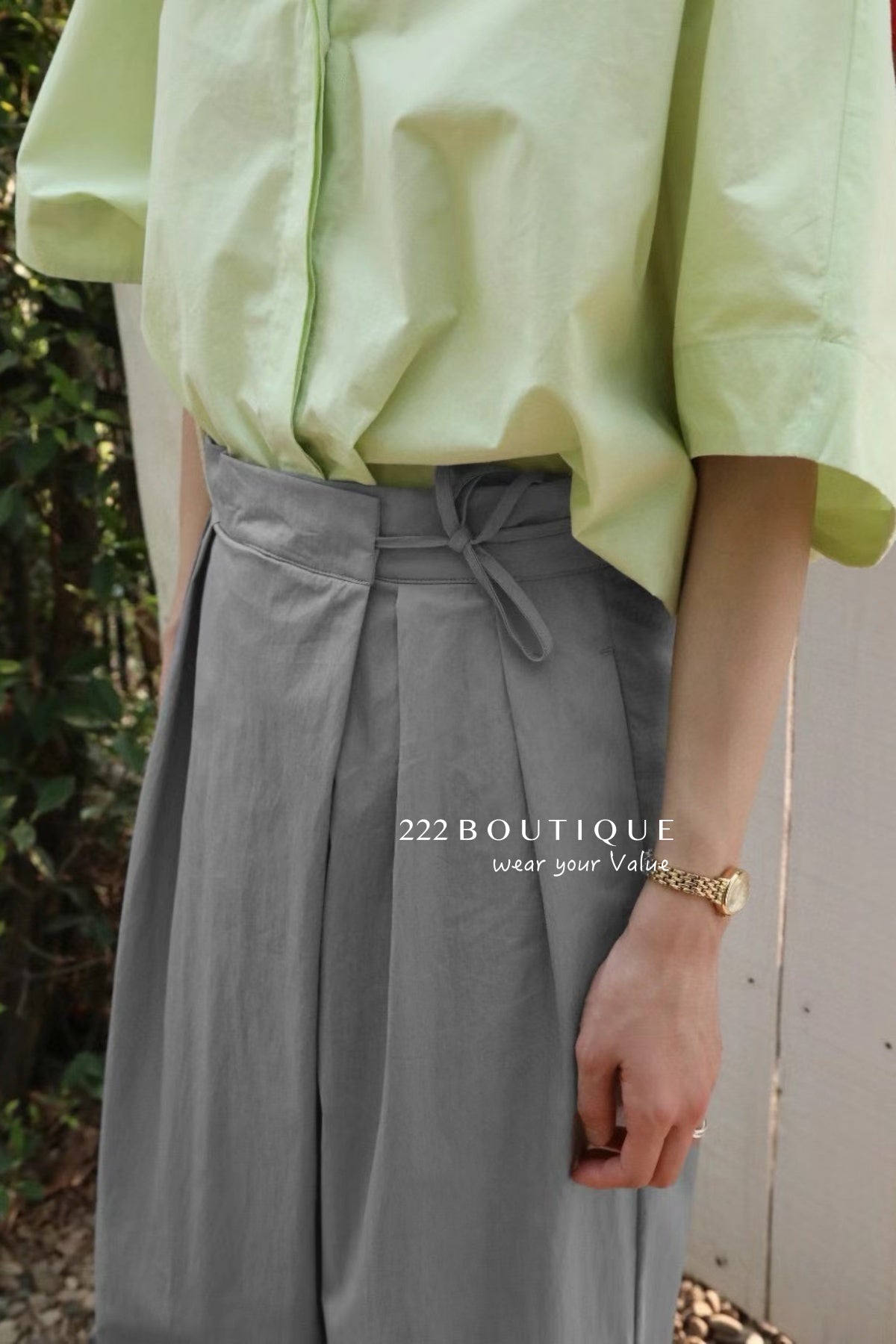 13q25 Long wide-leg pants with front overlay