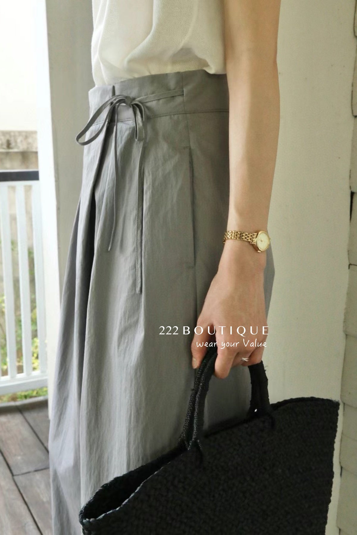 13q25 Long wide-leg pants with front overlay