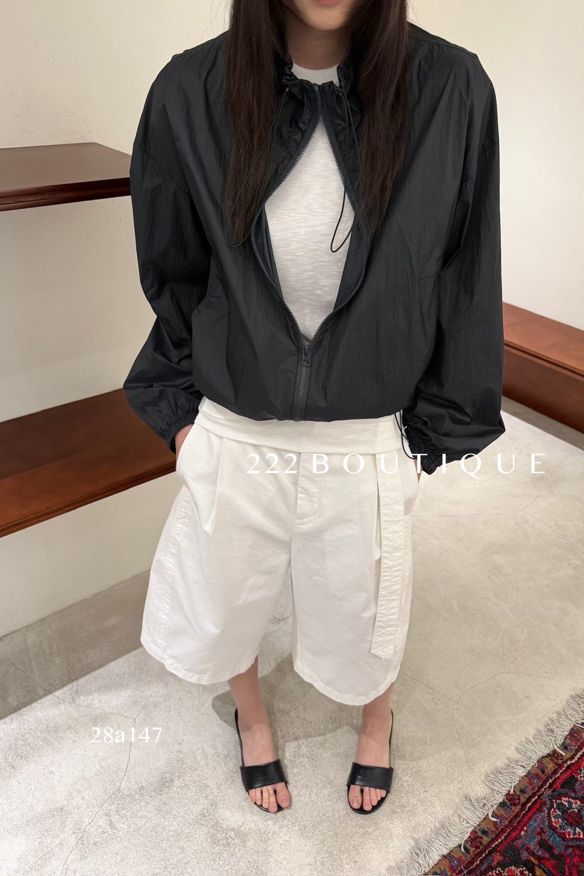 28A147 - LIGHT WINDBREAKER