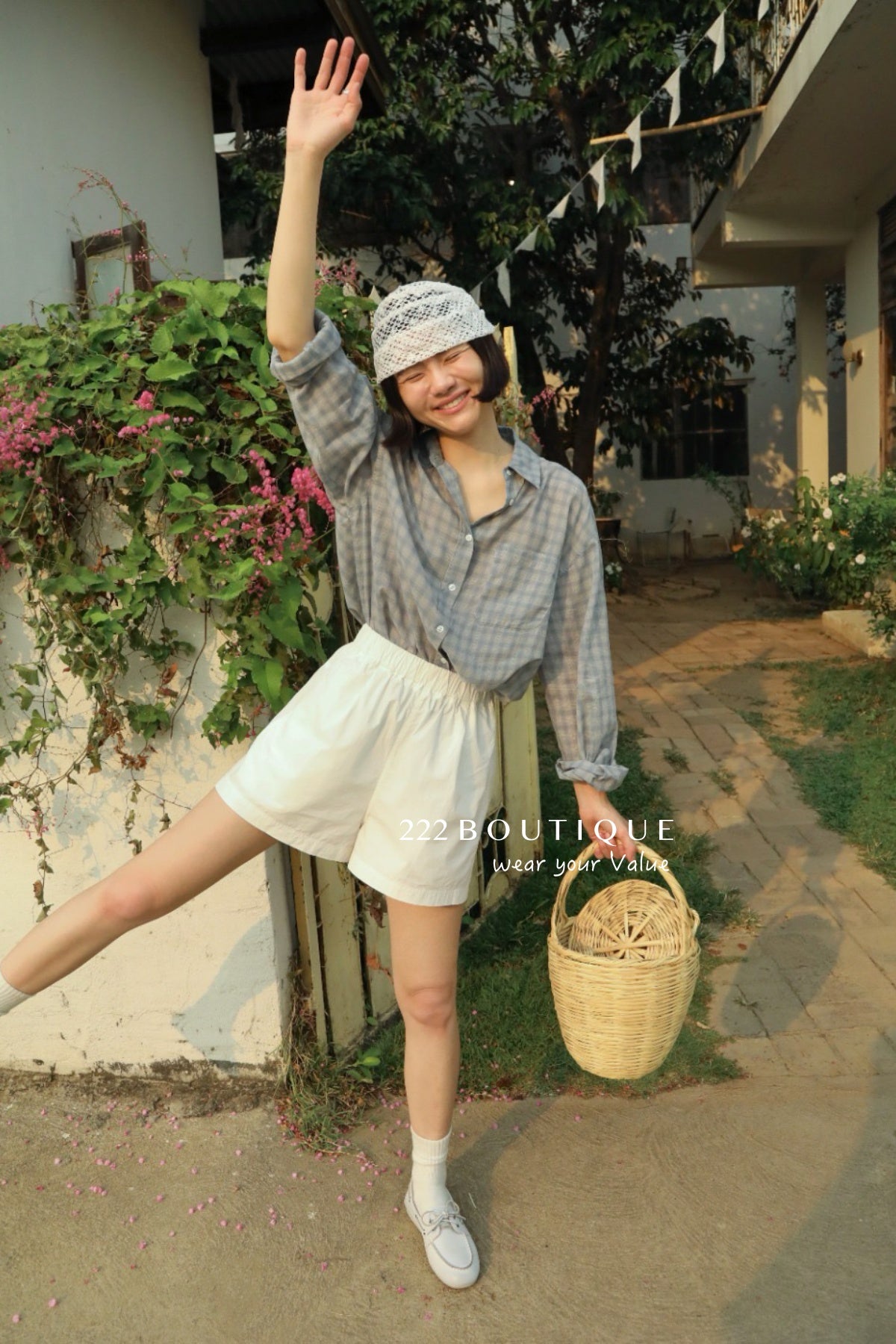 13a65 Summer-ready striped button-down shirt