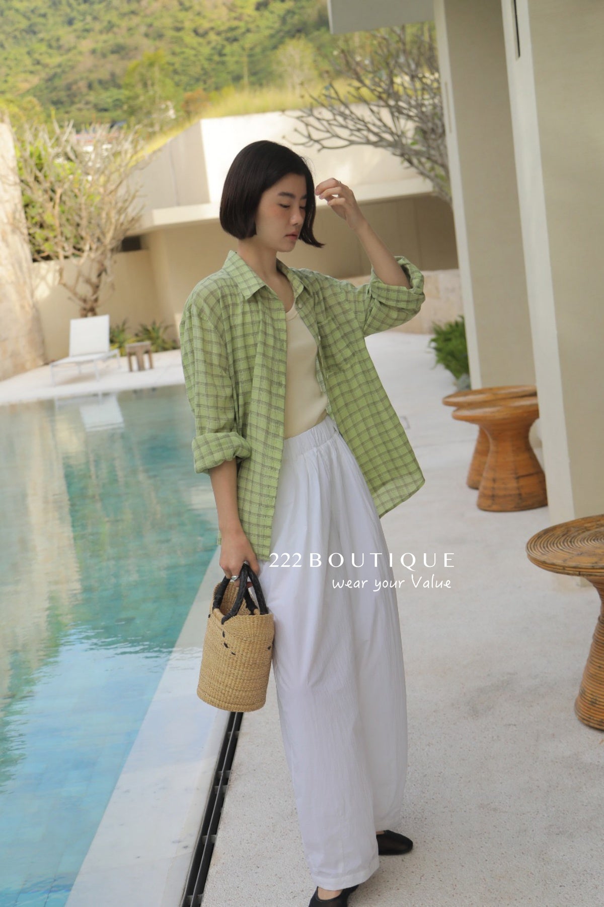 13a65 Summer-ready striped button-down shirt