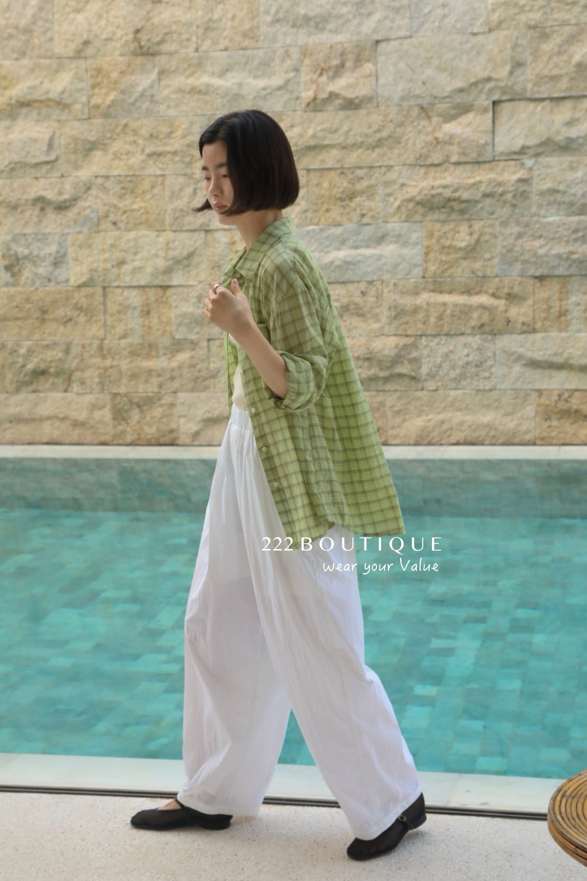 13a65 Summer-ready striped button-down shirt