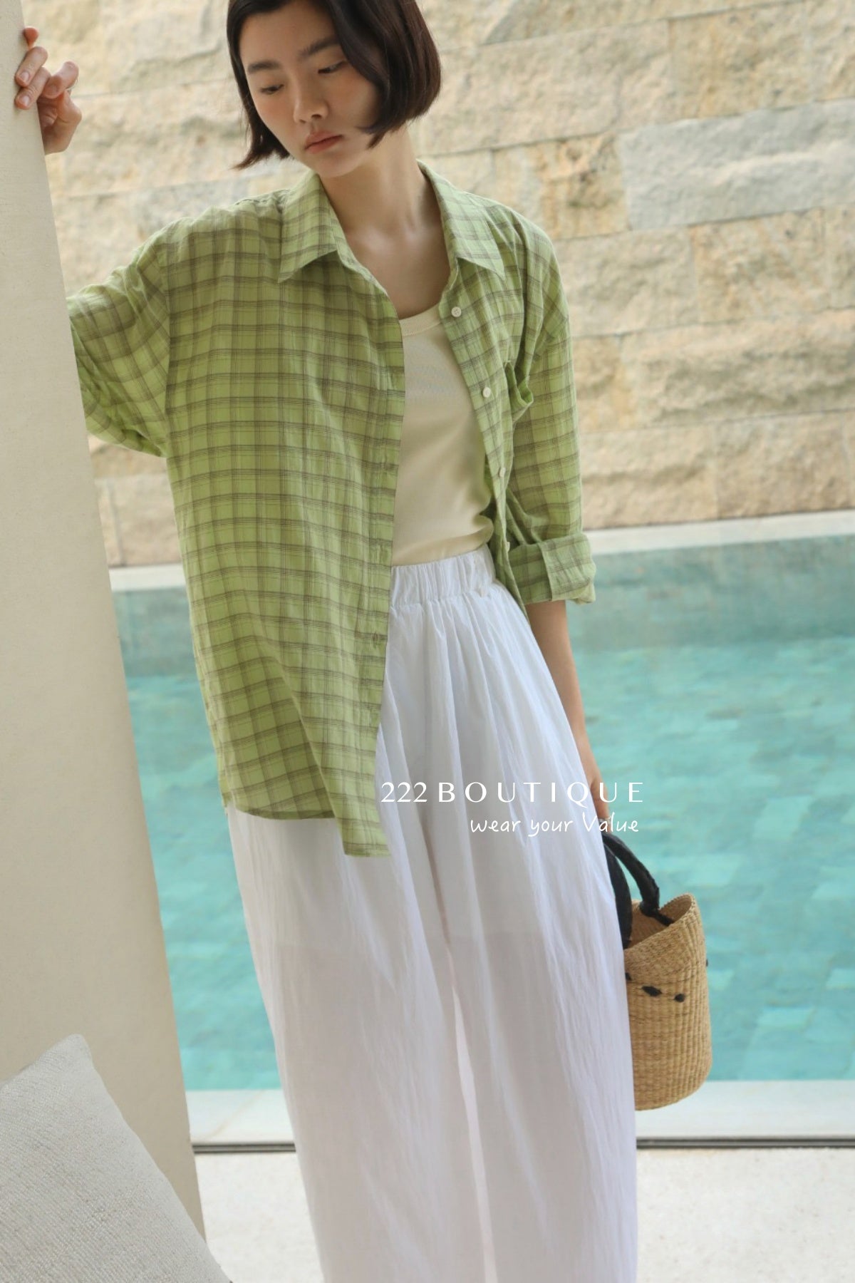 13a65 Summer-ready striped button-down shirt
