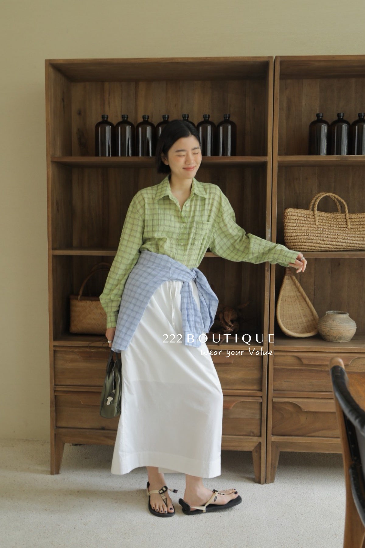 13a65 Summer-ready striped button-down shirt