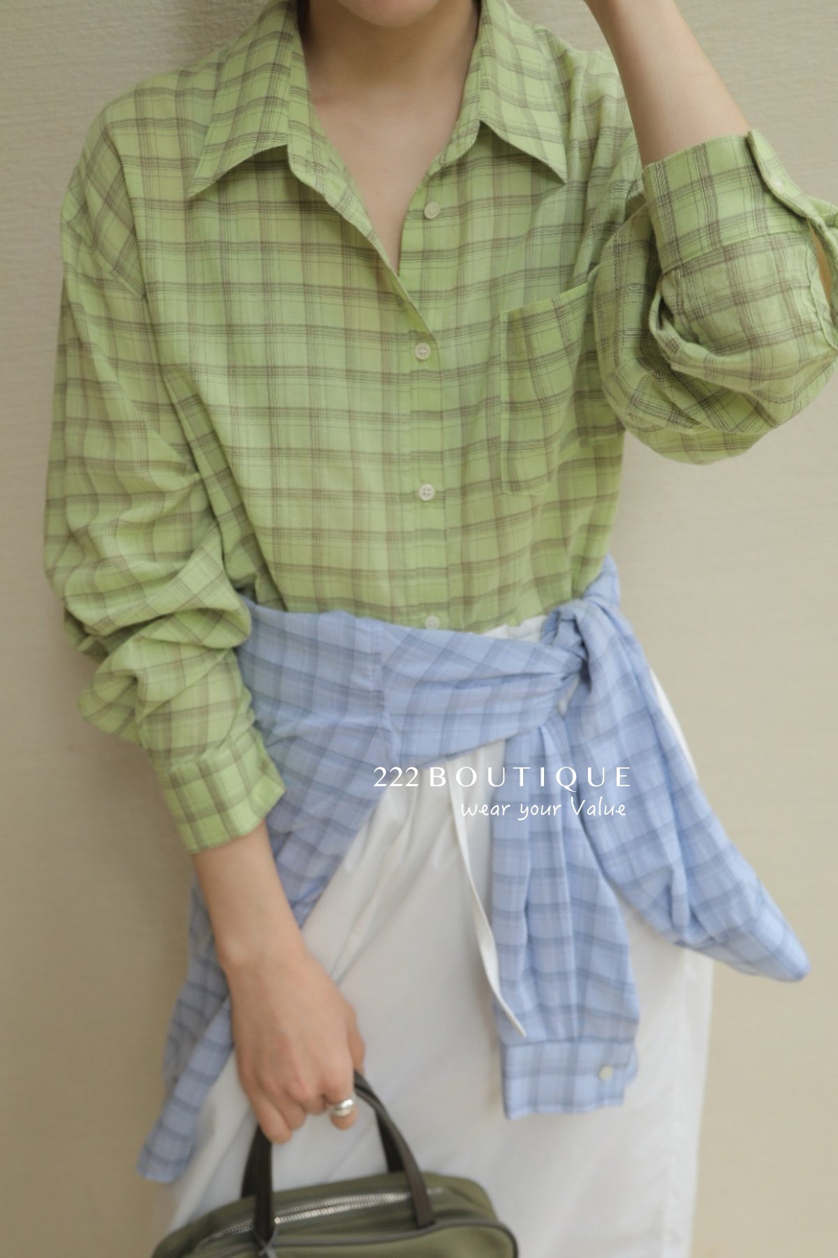 13a65 Summer-ready striped button-down shirt