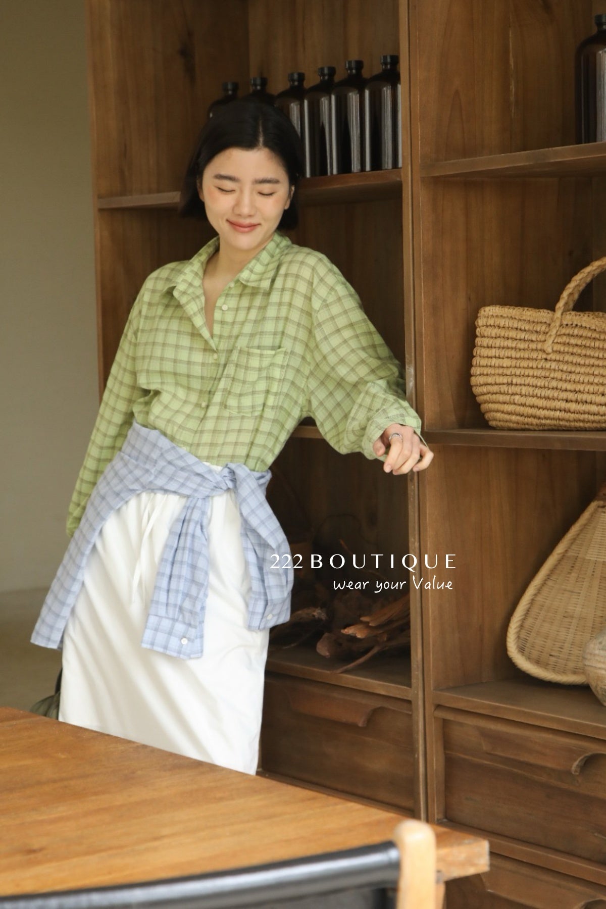 13a65 Summer-ready striped button-down shirt