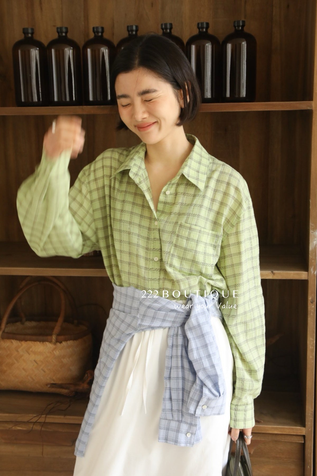 13a65 Summer-ready striped button-down shirt