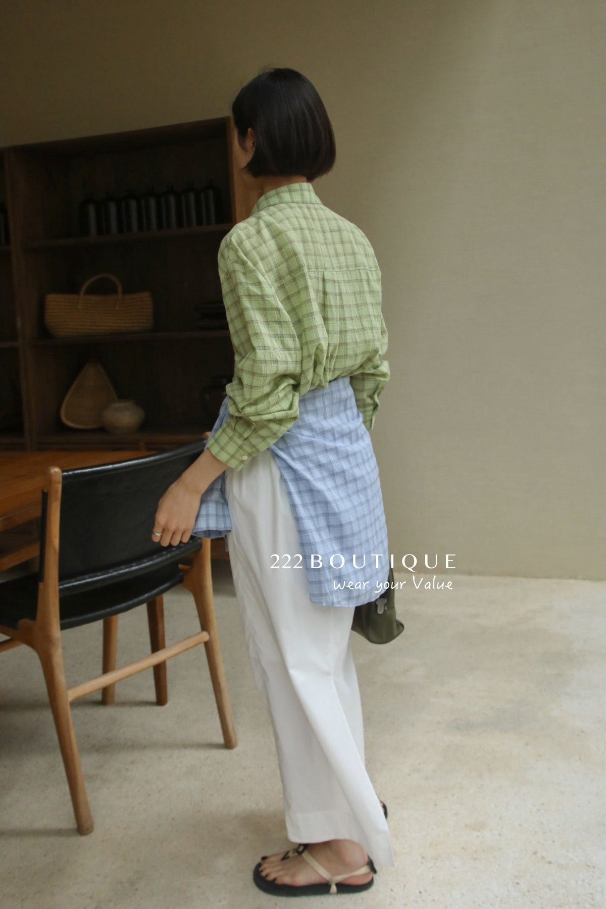 13a65 Summer-ready striped button-down shirt