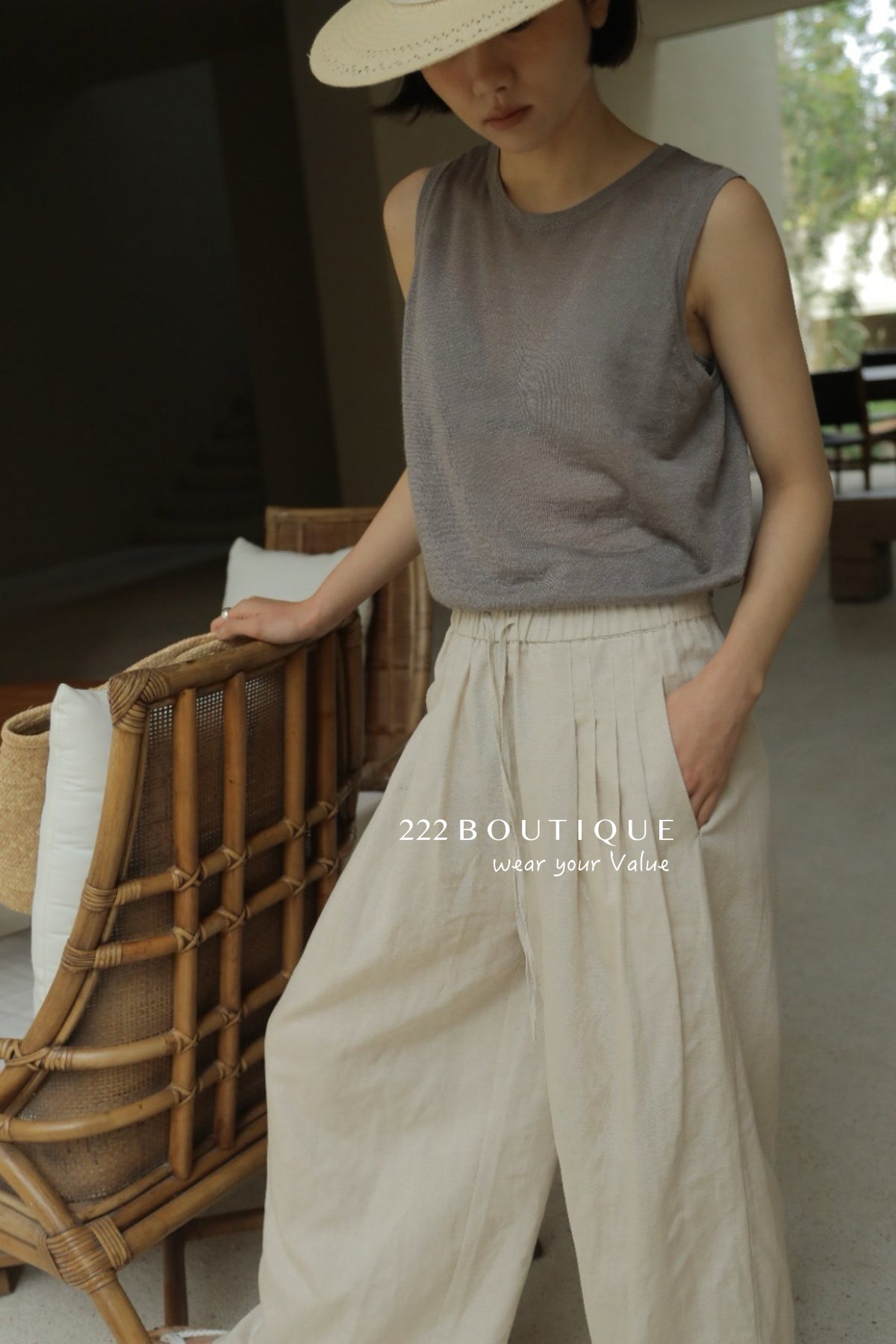 13q28 Lightweight straight-leg pants for summer