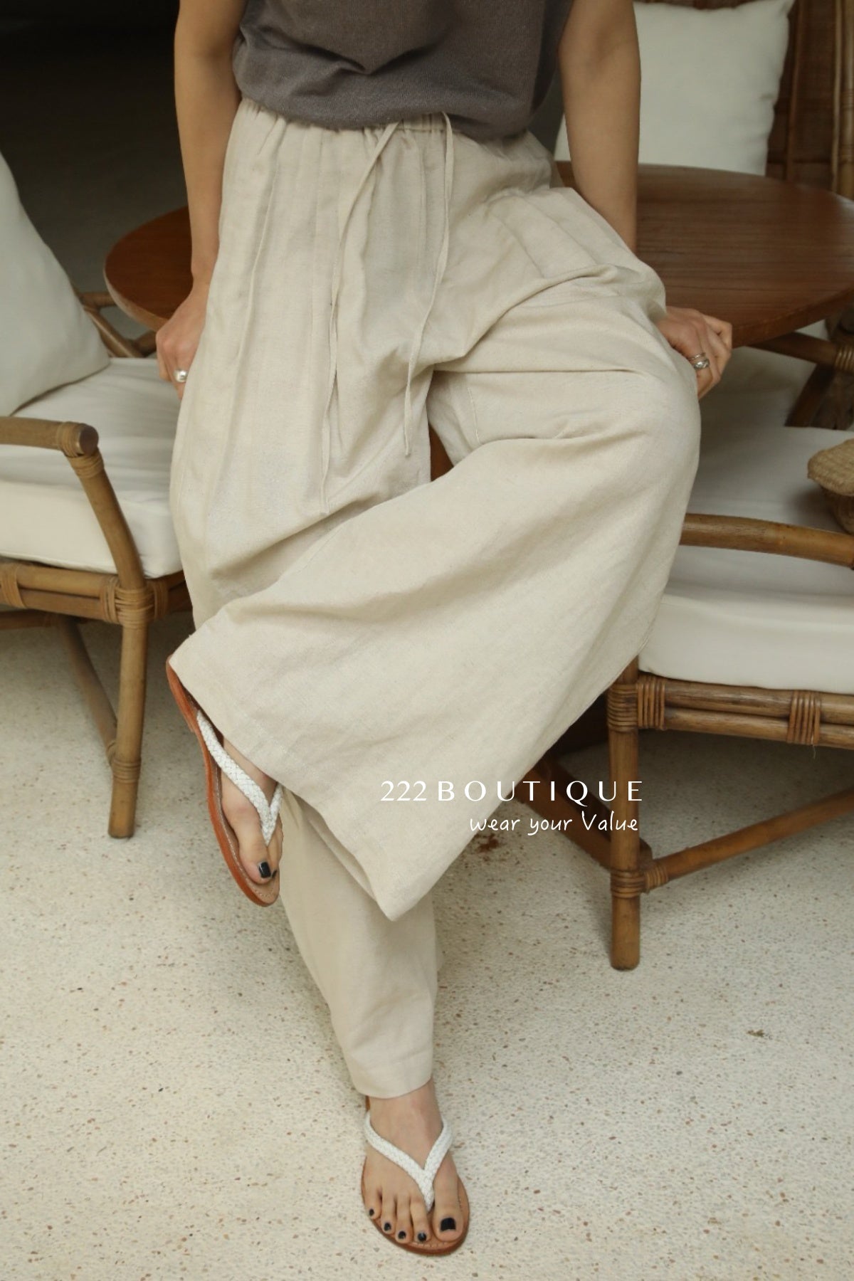 13q28 Lightweight straight-leg pants for summer