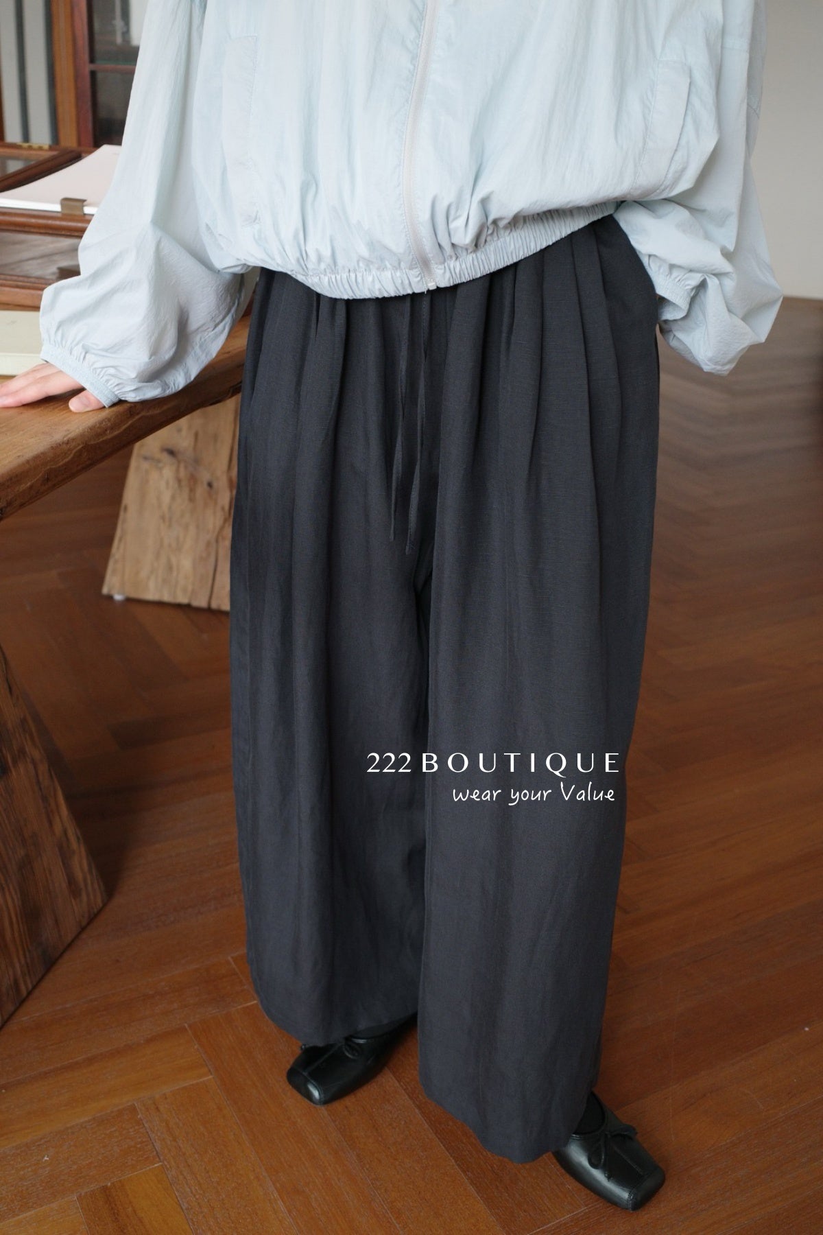 13q28 Lightweight straight-leg pants for summer