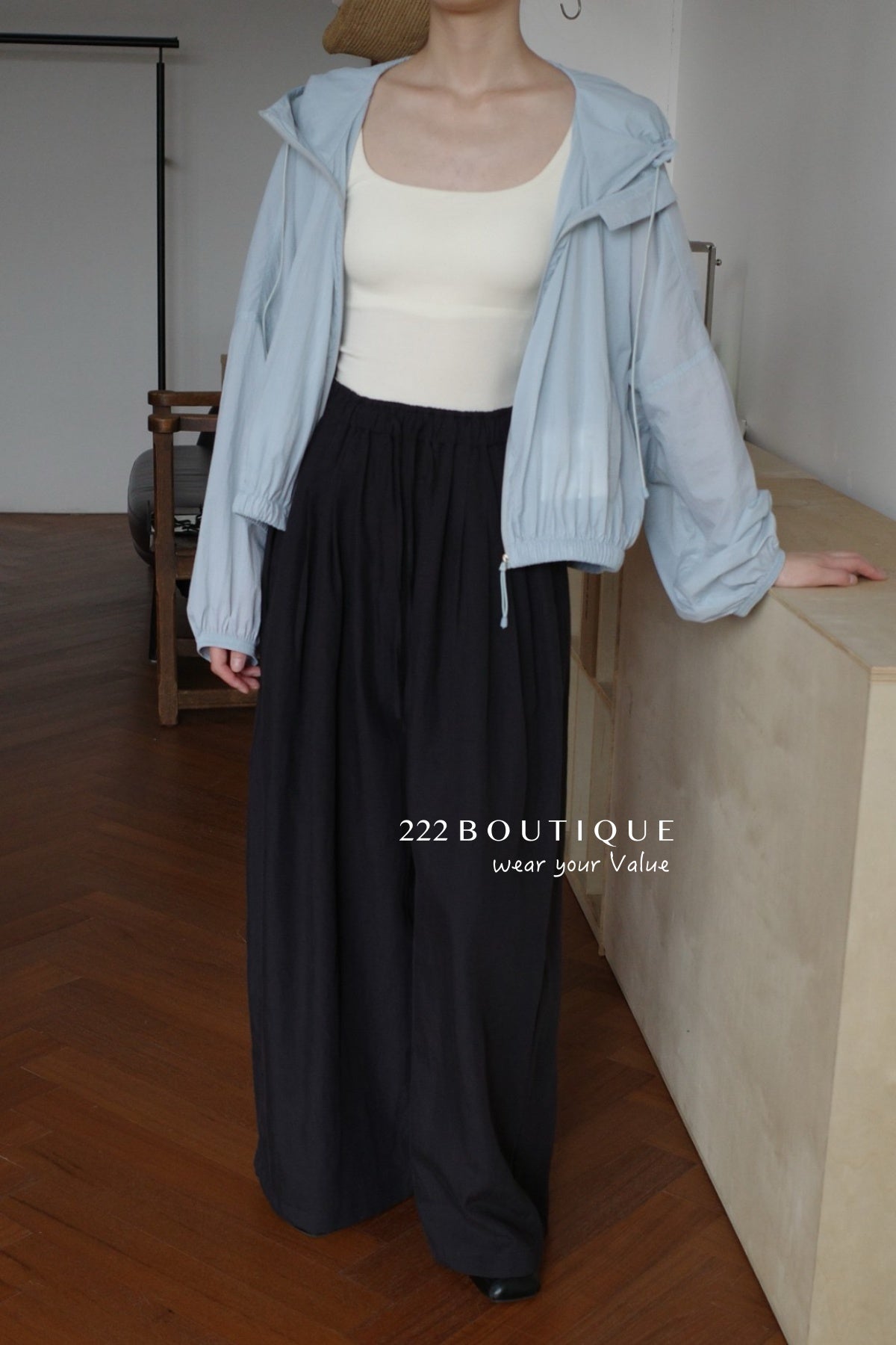 13q28 Lightweight straight-leg pants for summer