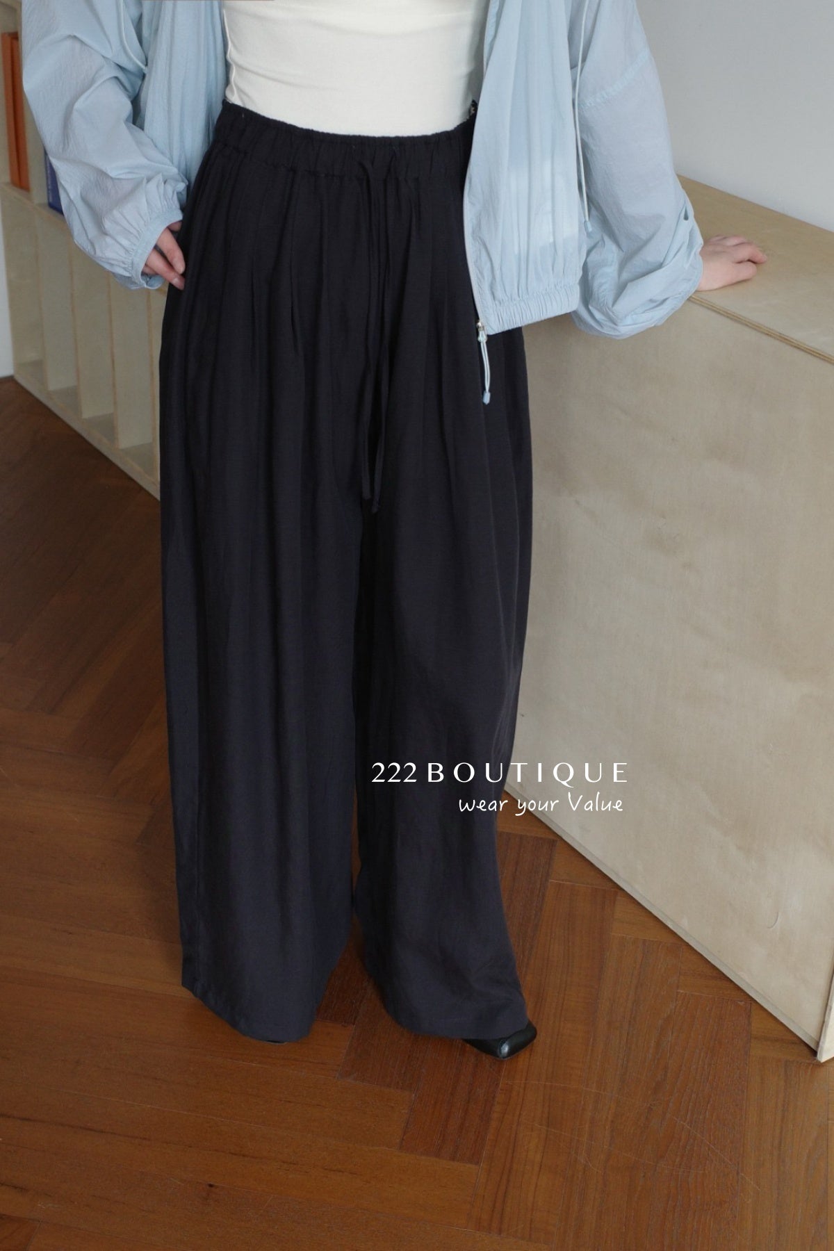 13q28 Lightweight straight-leg pants for summer