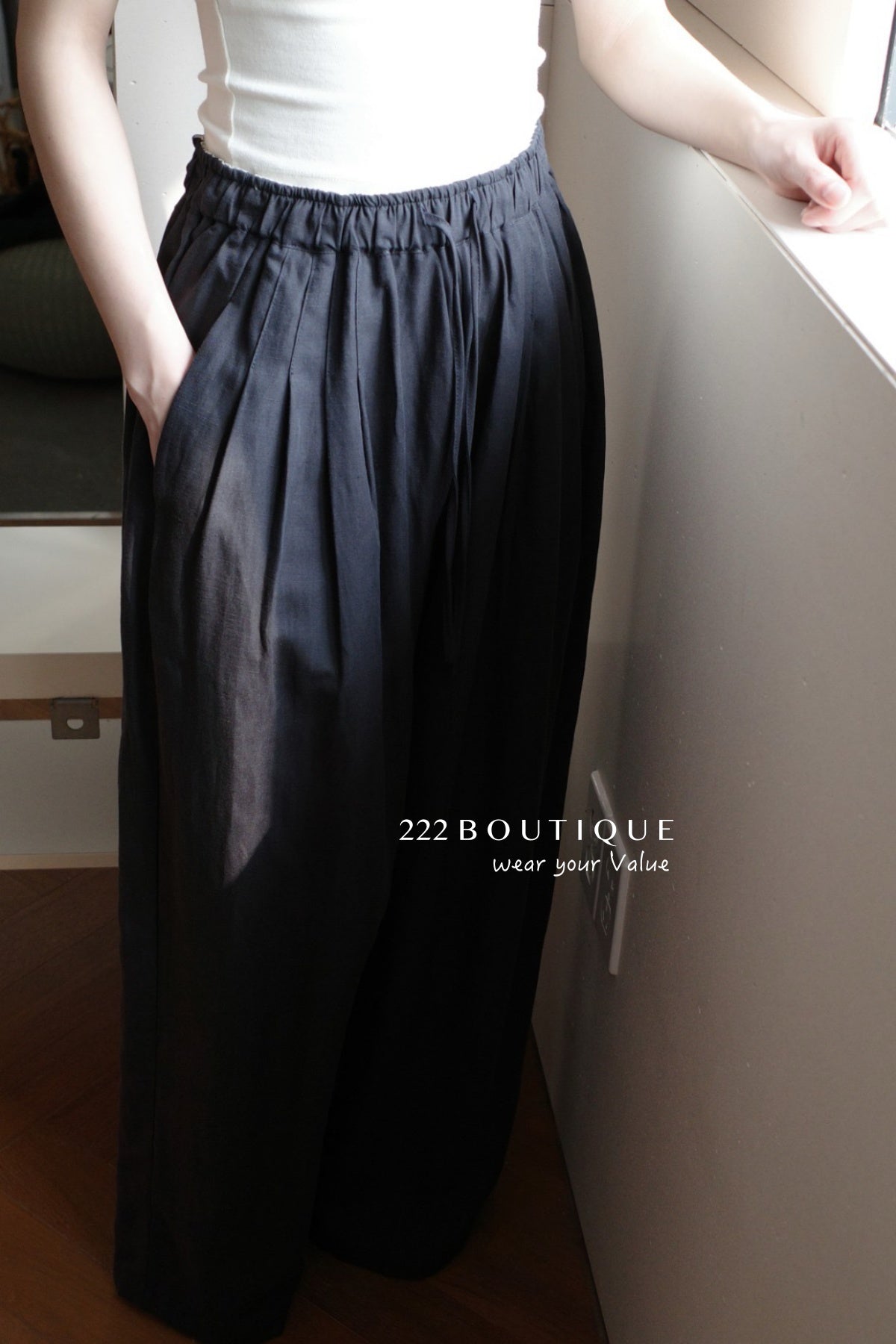 13q28 Lightweight straight-leg pants for summer