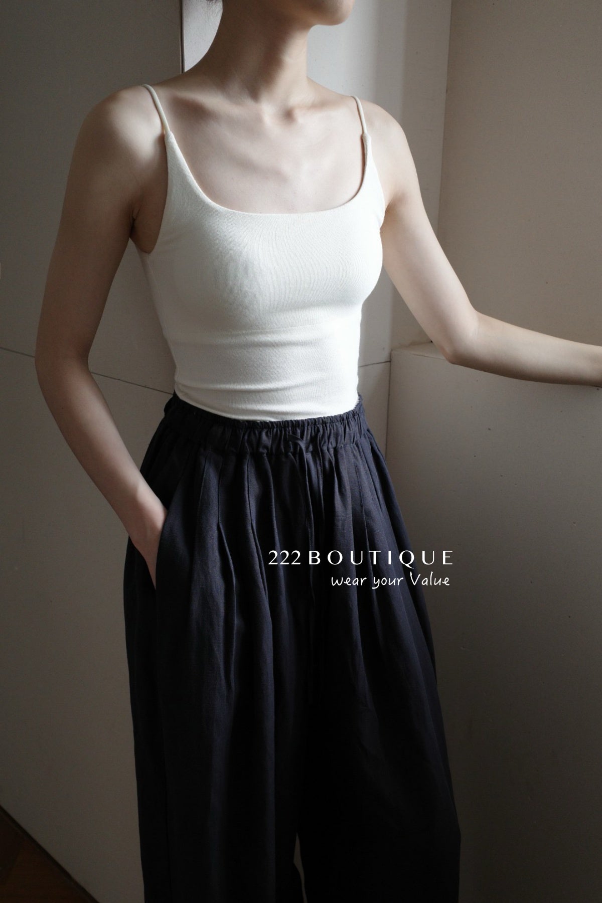 13q28 Lightweight straight-leg pants for summer