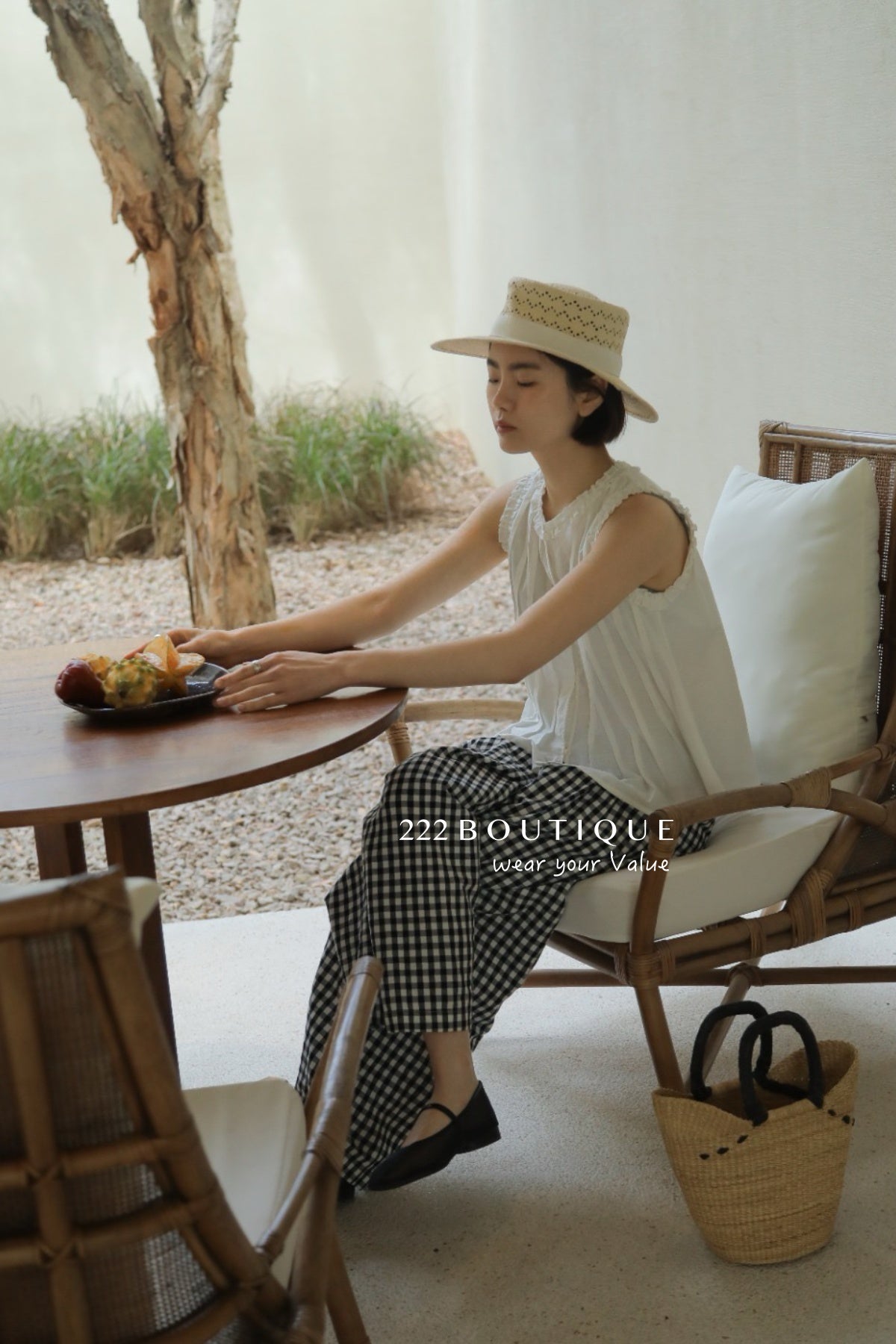 13q28 Lightweight straight-leg pants for summer