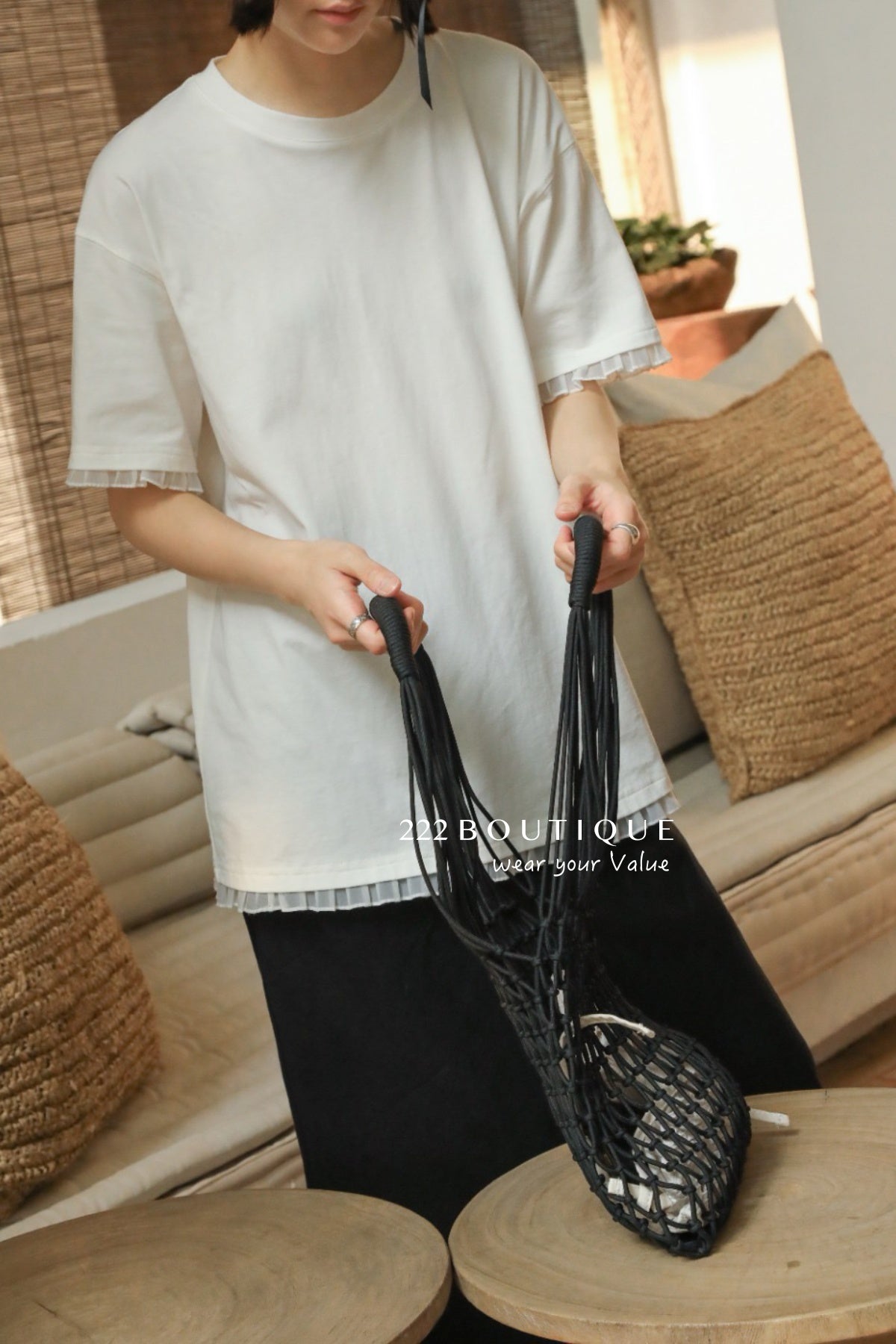 13a66 Graphic tee with ruffled hem