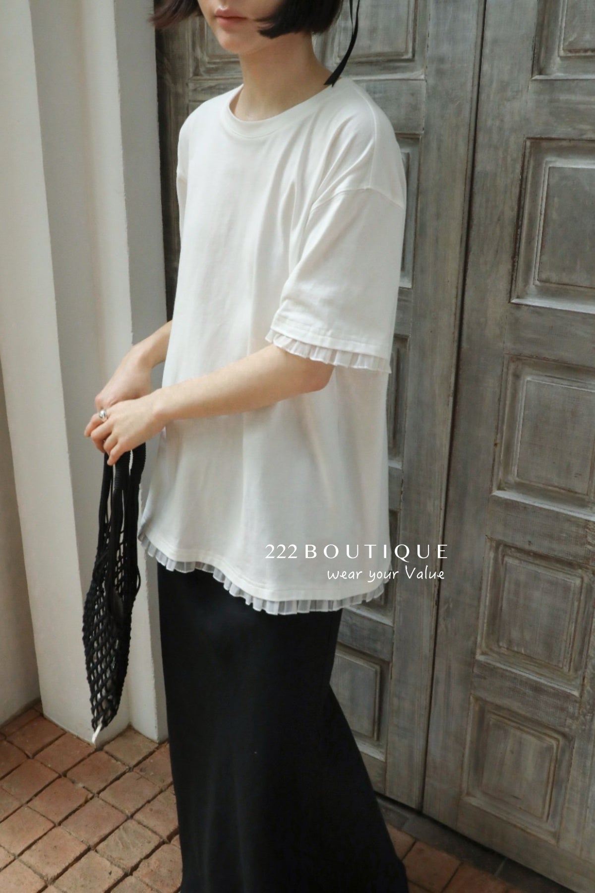 13a66 Graphic tee with ruffled hem