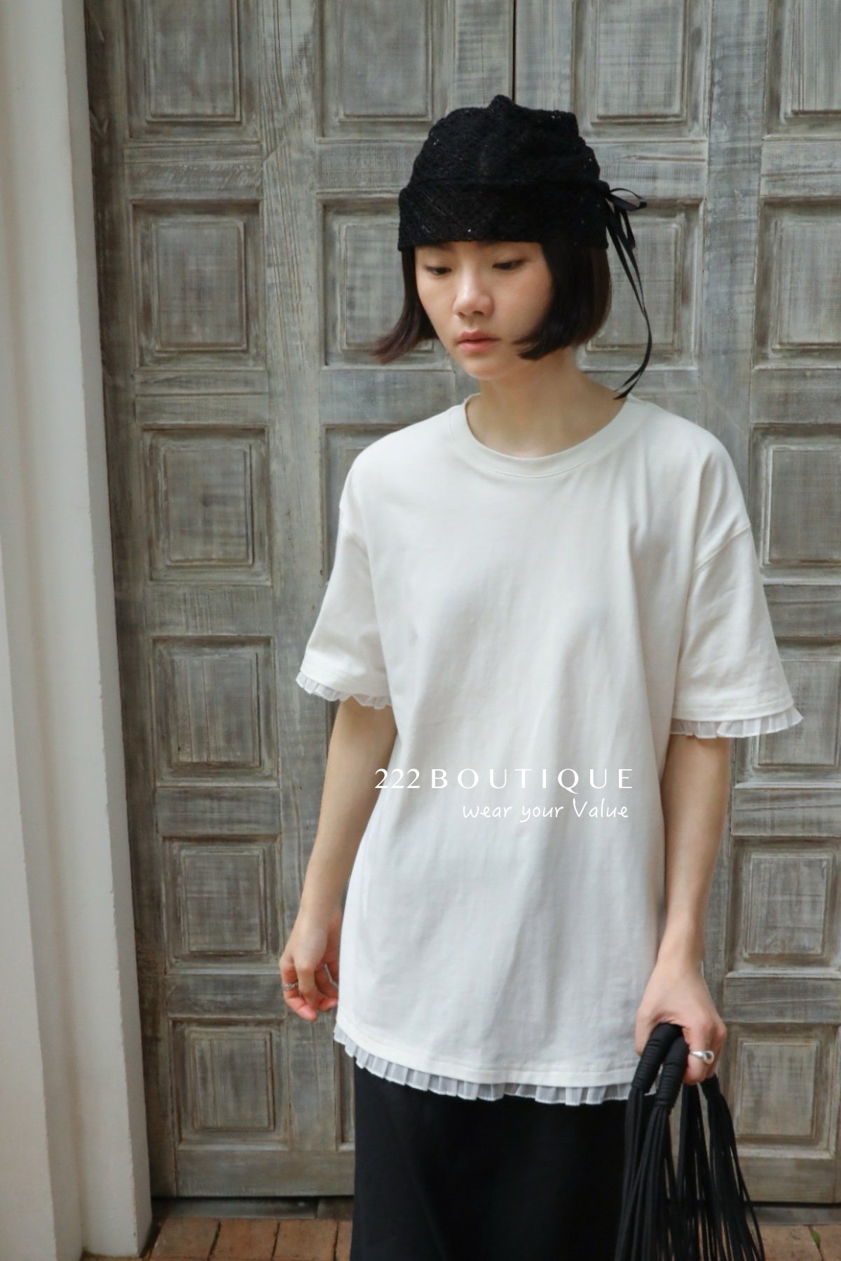 13a66 Graphic tee with ruffled hem