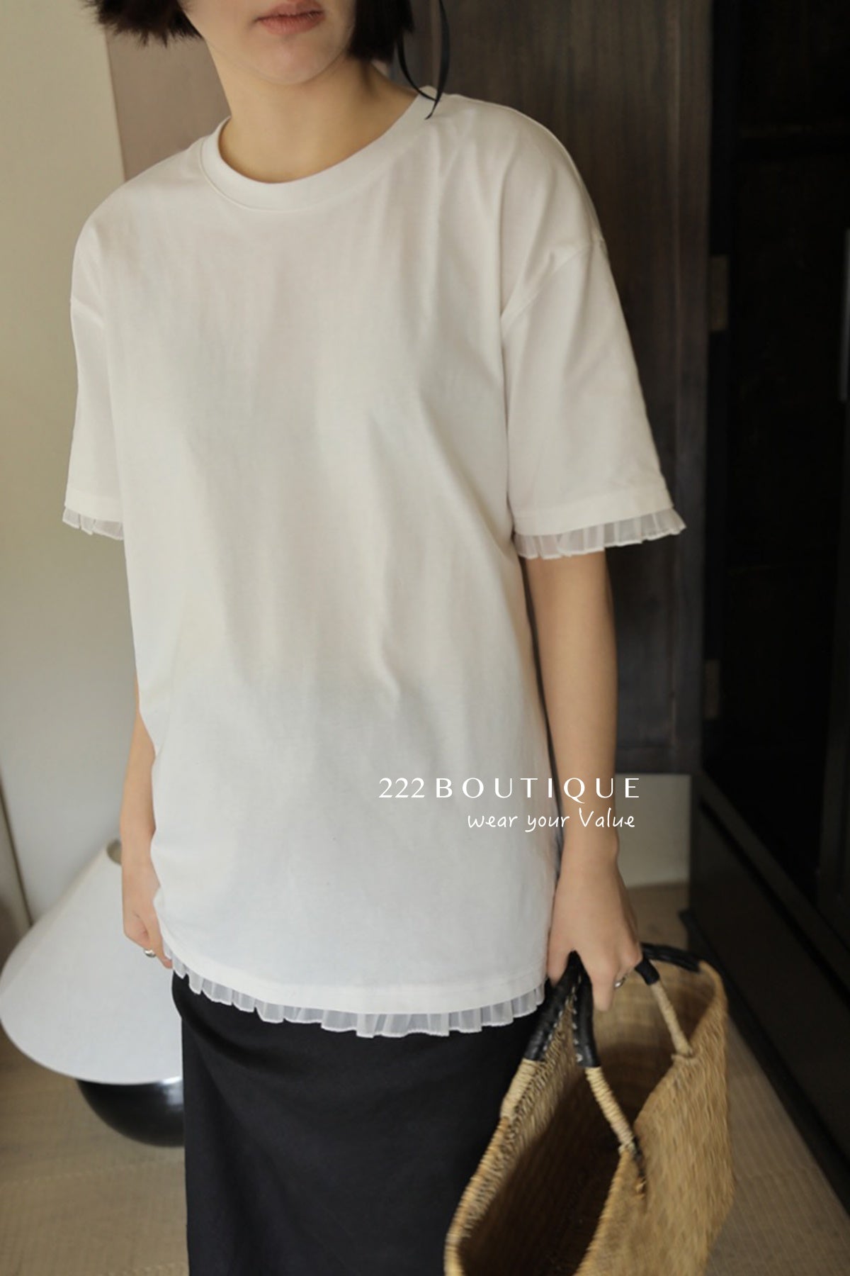 13a66 Graphic tee with ruffled hem