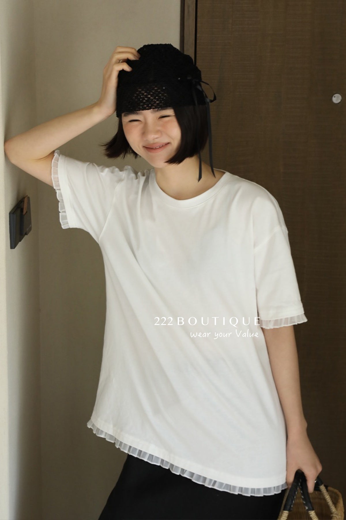 13a66 Graphic tee with ruffled hem